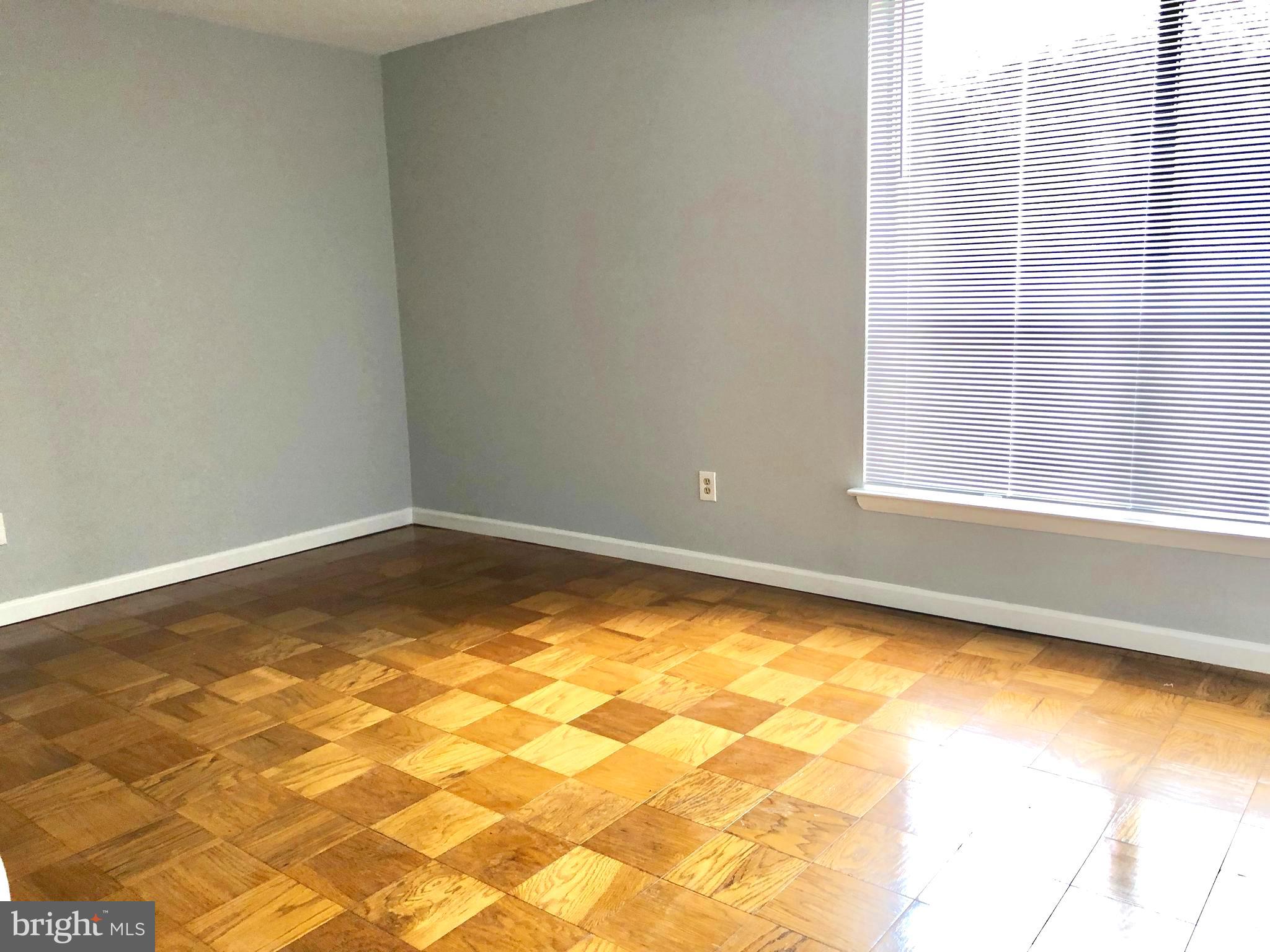 HUNTLEY SQUARE - Residential Lease