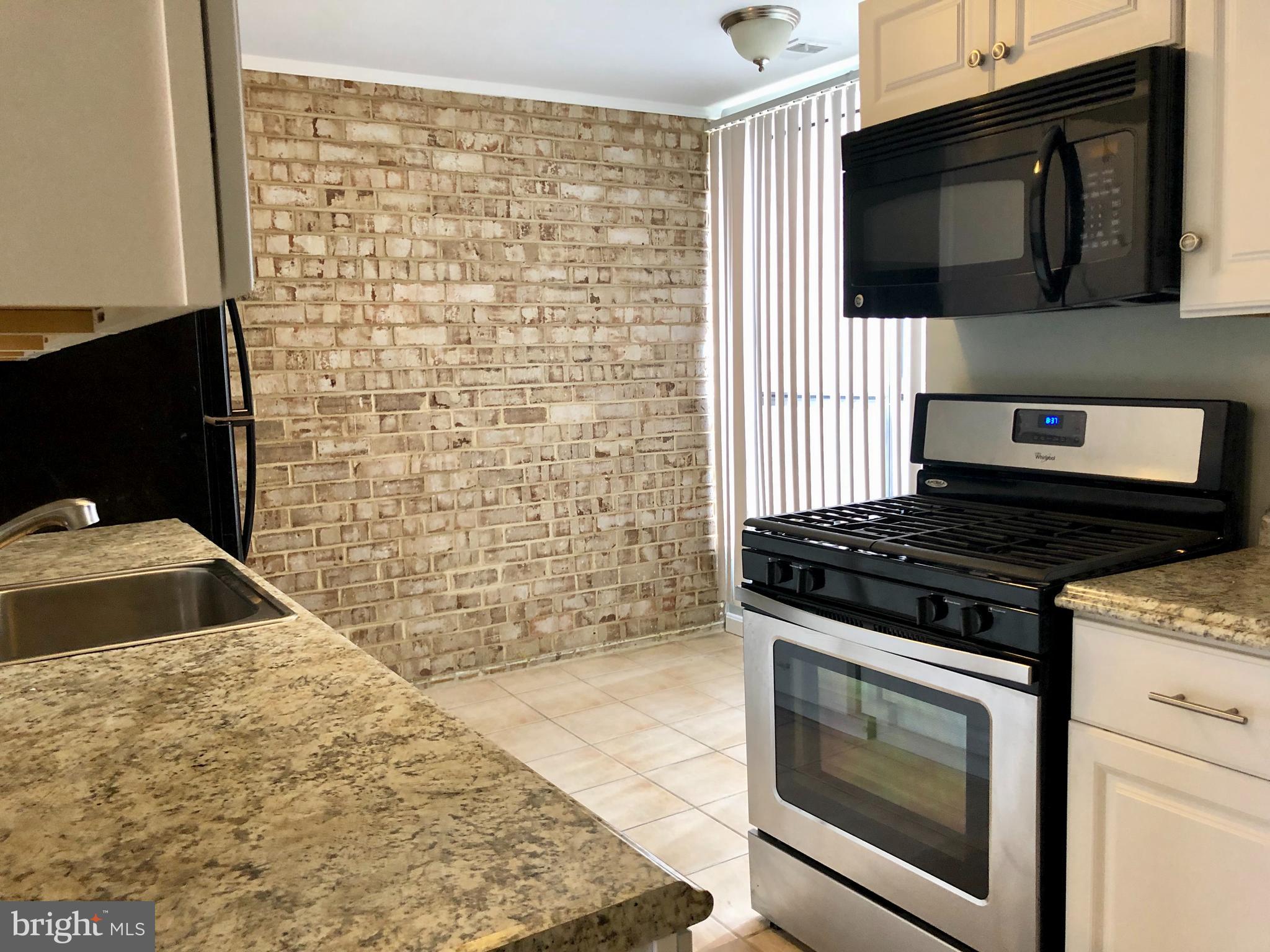 HUNTLEY SQUARE - Residential Lease