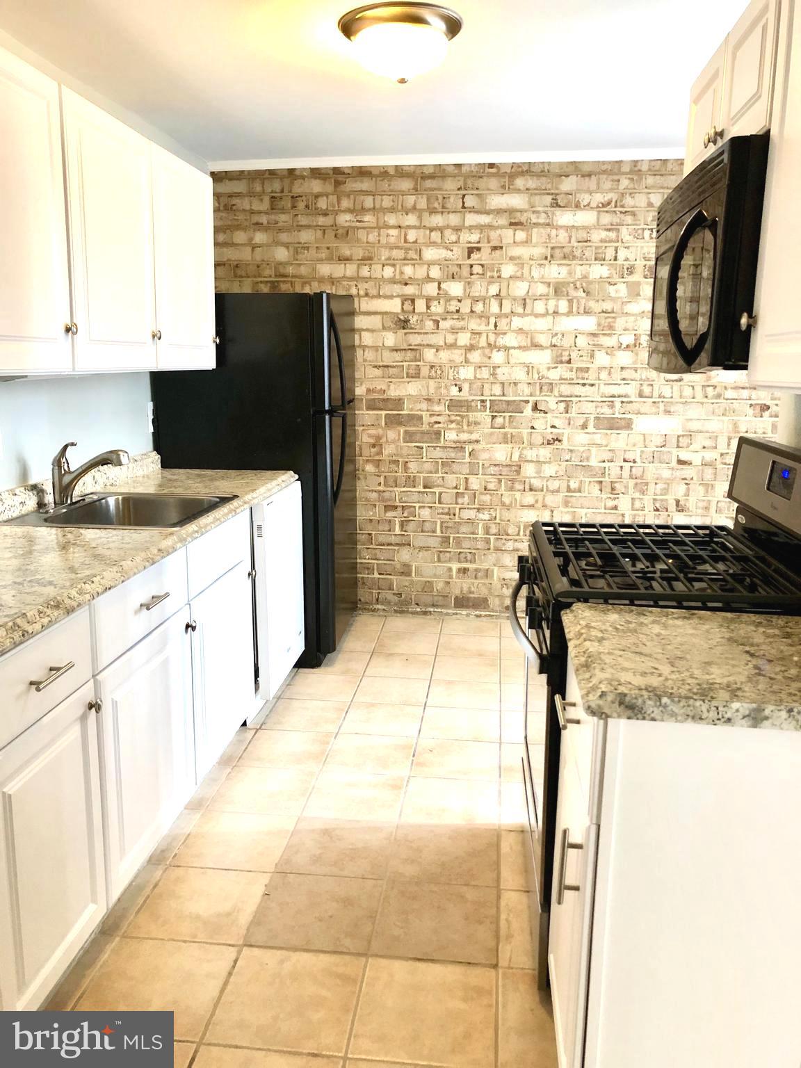 HUNTLEY SQUARE - Residential Lease