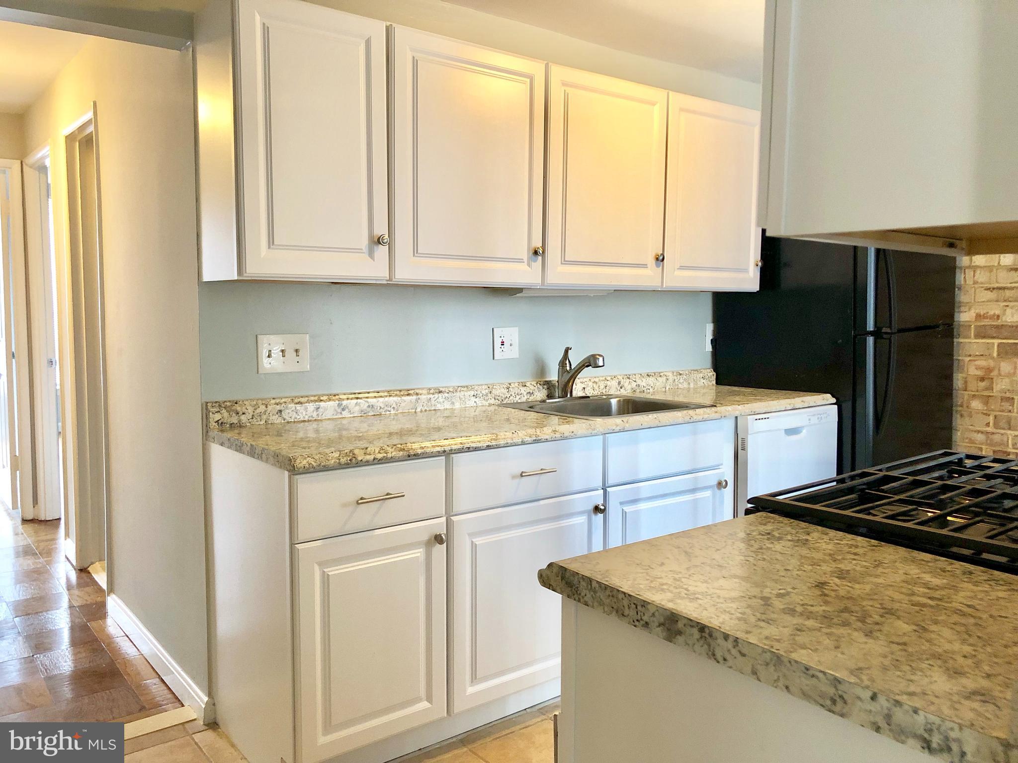 HUNTLEY SQUARE - Residential Lease