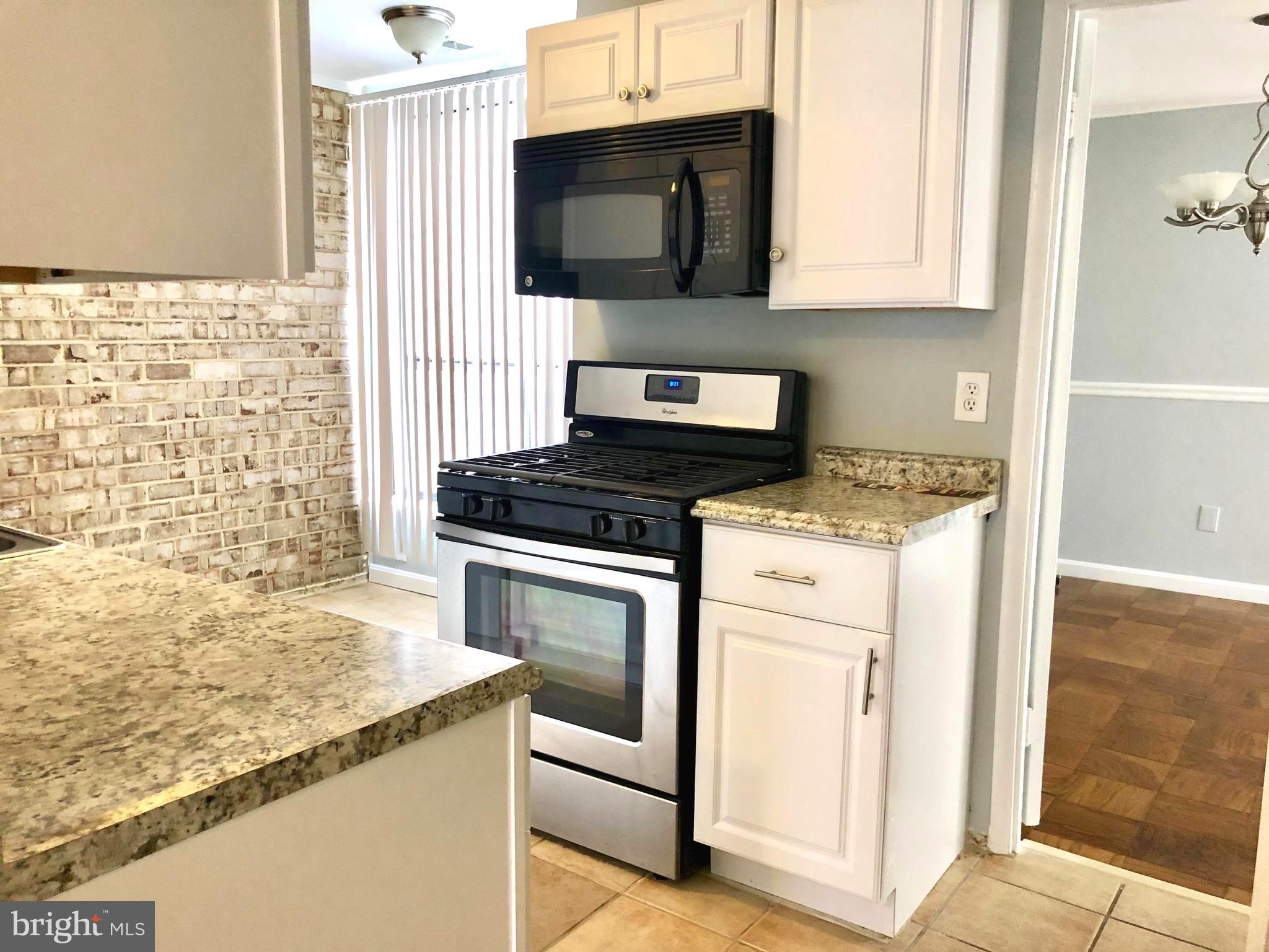 HUNTLEY SQUARE - Residential Lease