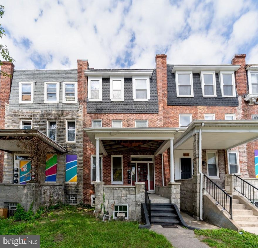 *INVESTOR ALERT * Partially occupied multifamily with three 2 Bedroom / 1 Bath units. Gross potential rent of $3450 / mo. Not sold individually. Only available as a package with the following multifamilies: 2311 Whittier, 2312 Whittier, 2313 Whittier, 2315 Whittier. Proof of funds or preapproval to schedule. Asking: $1,250,000