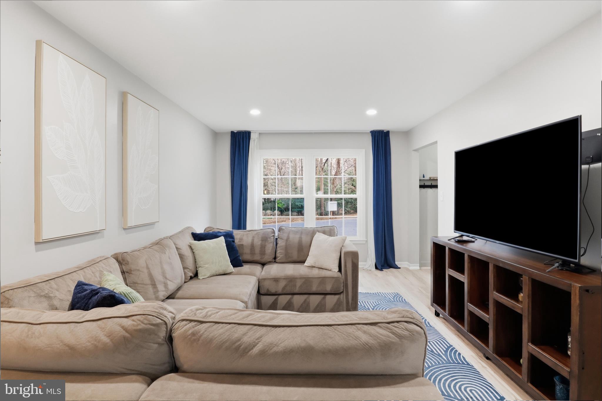 LAKE BRADDOCK - Residential