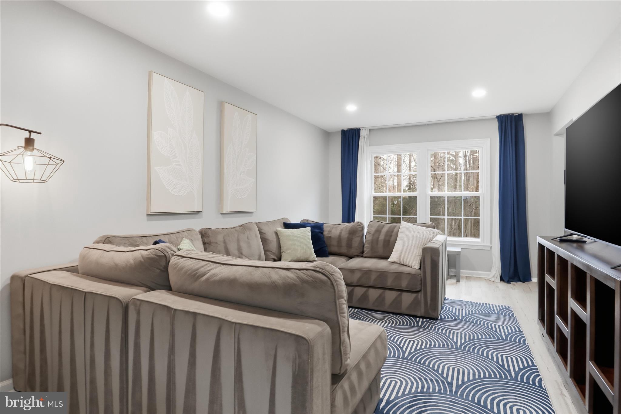 LAKE BRADDOCK - Residential