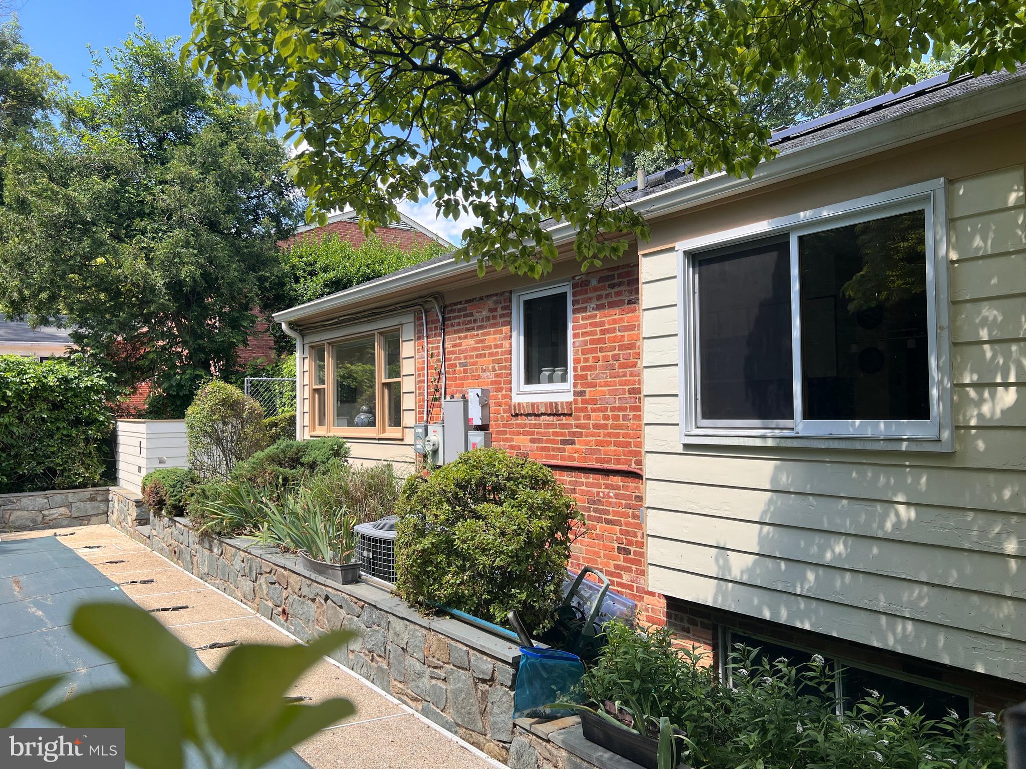 WOODBURN - Residential Lease