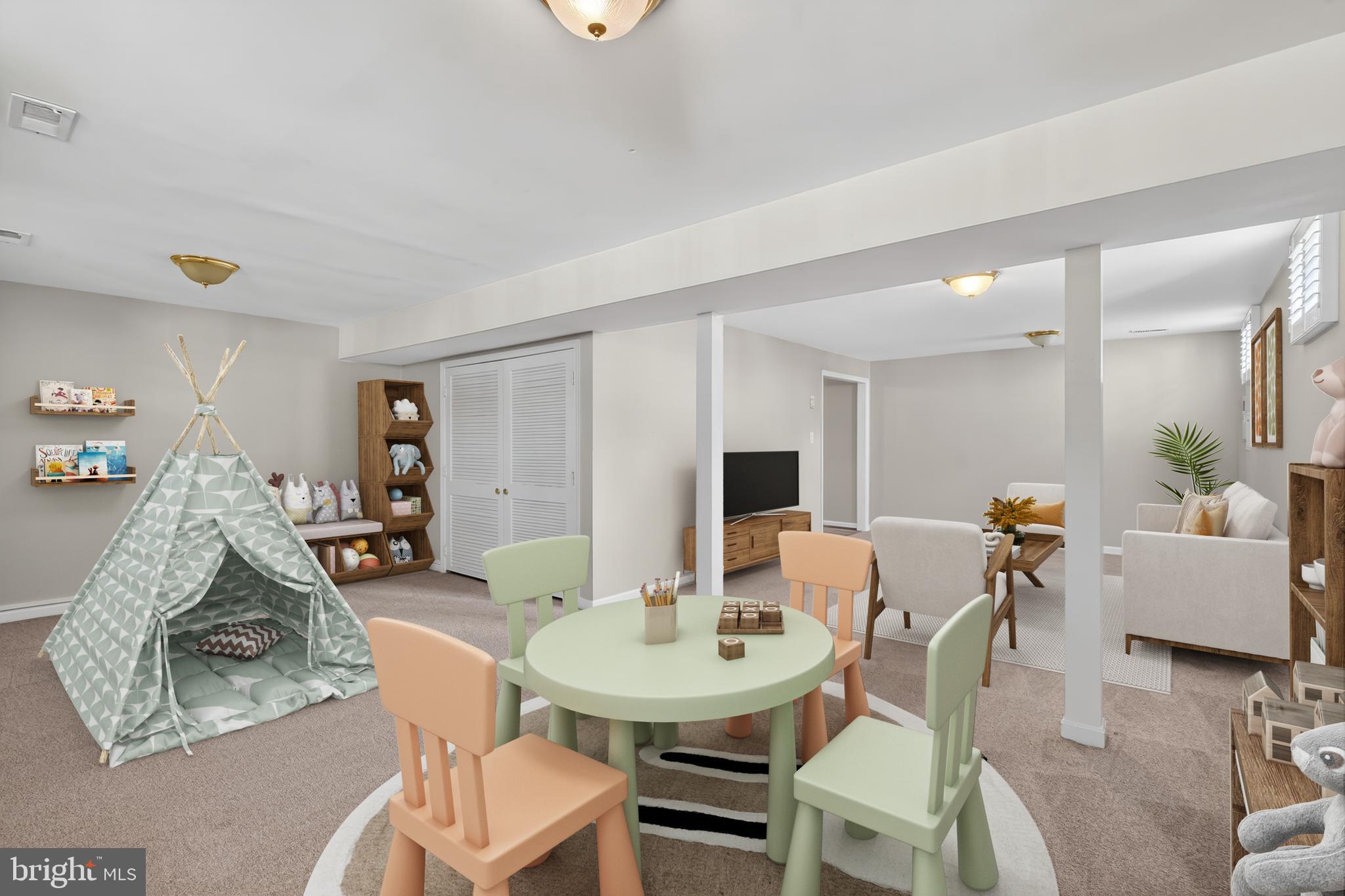 SHERWOOD FOREST MANOR - Residential