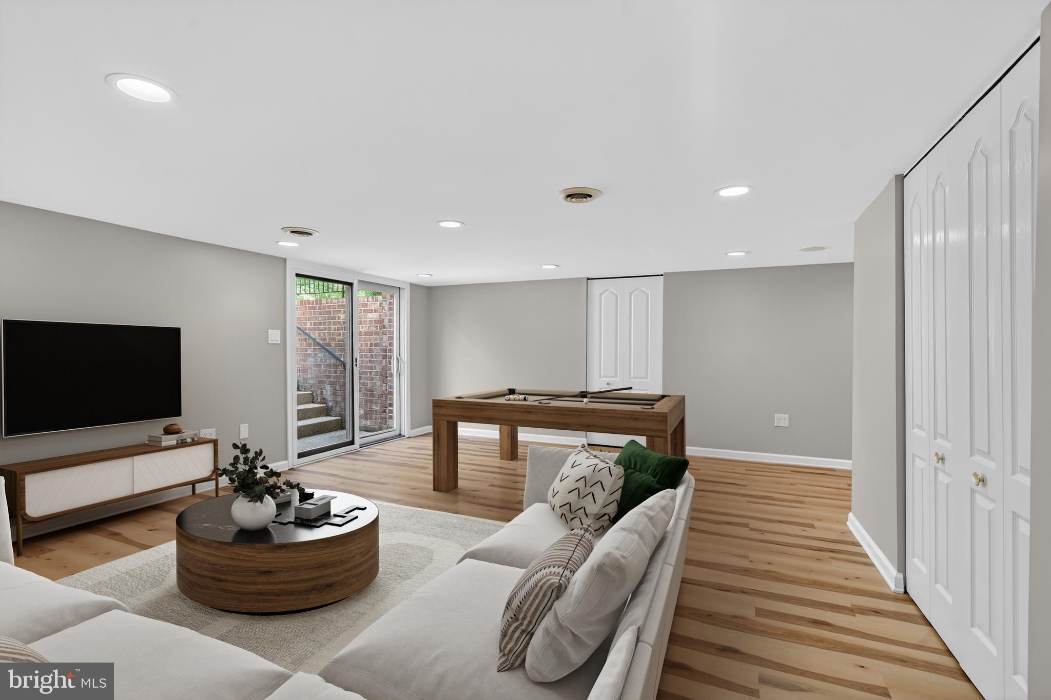 SHERWOOD FOREST MANOR - Residential
