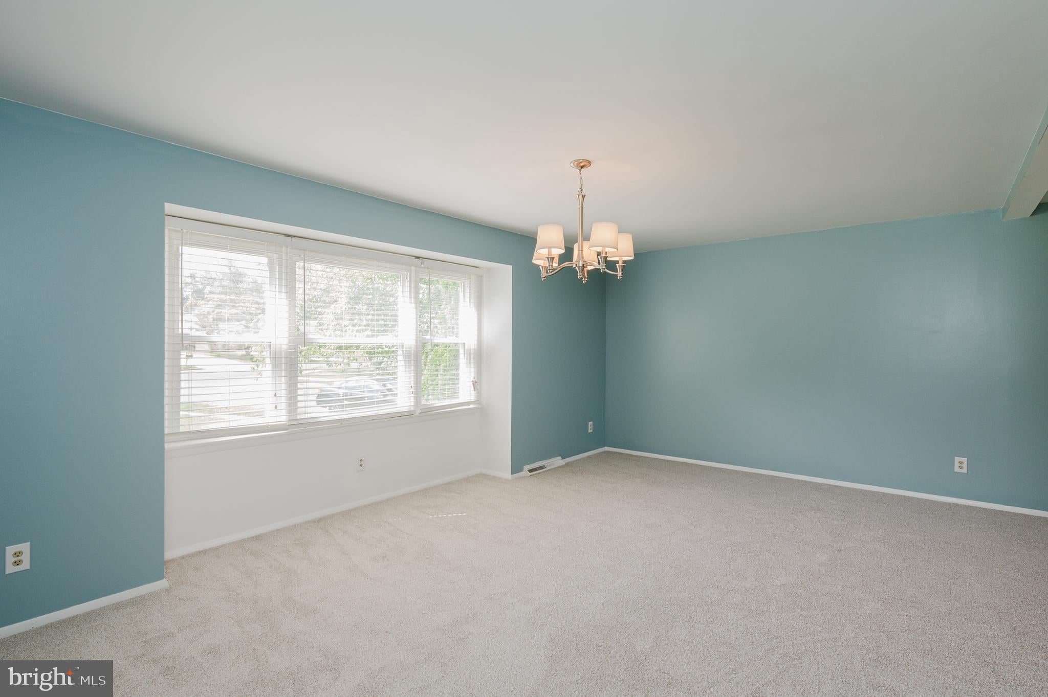 625 FOXCROFT DRIVE