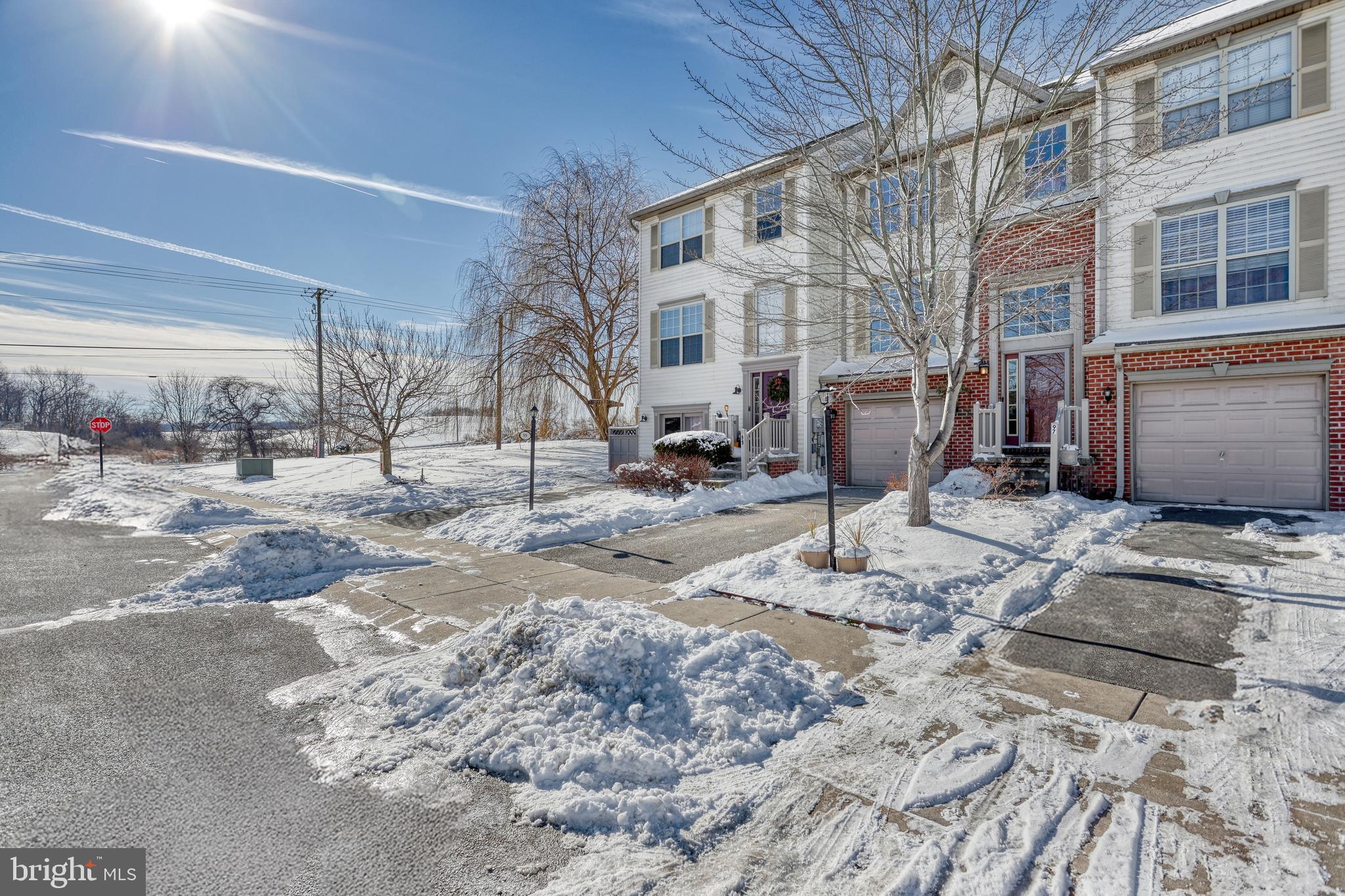 COLONIAL HILLS - Residential