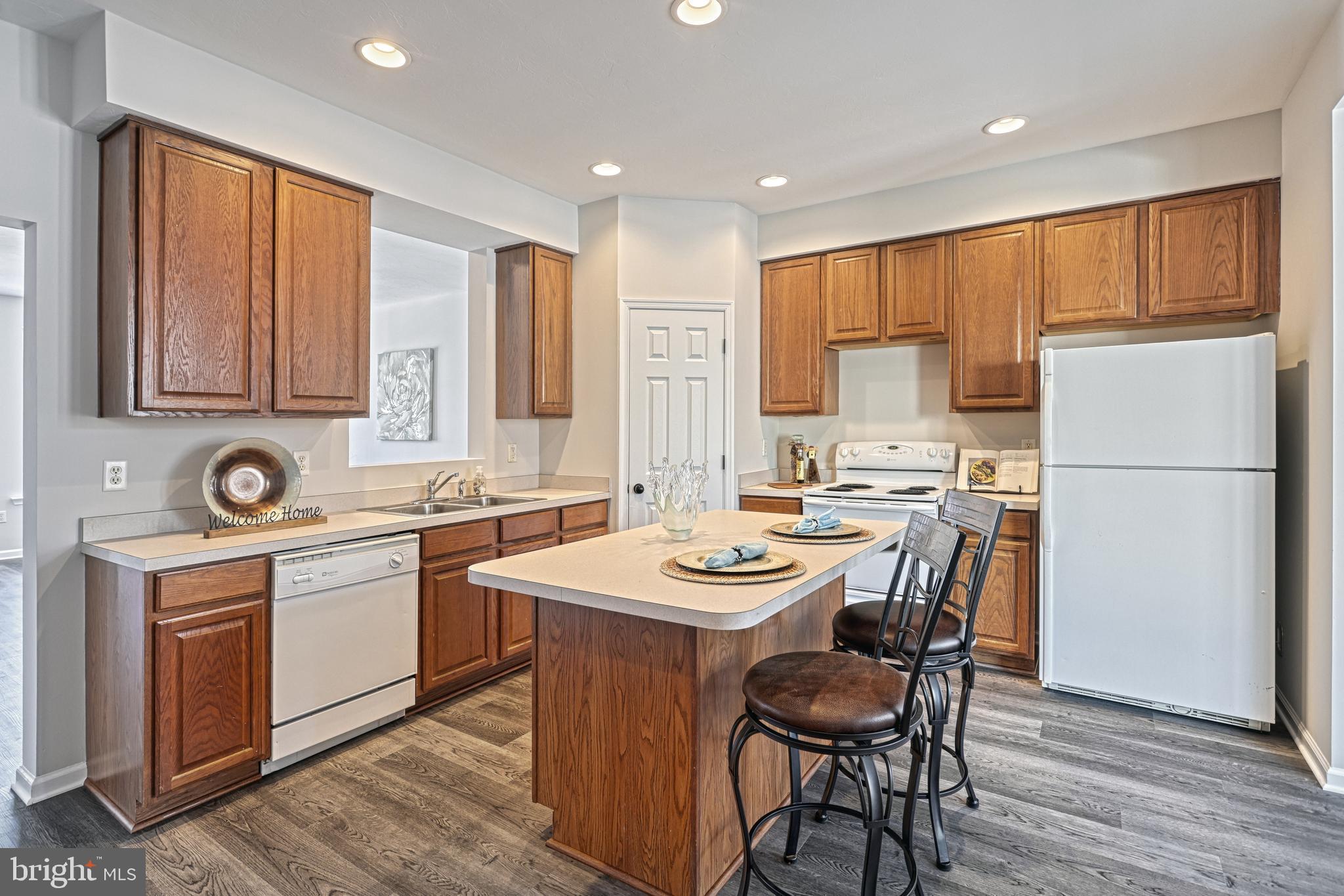 COLONIAL HILLS - Residential