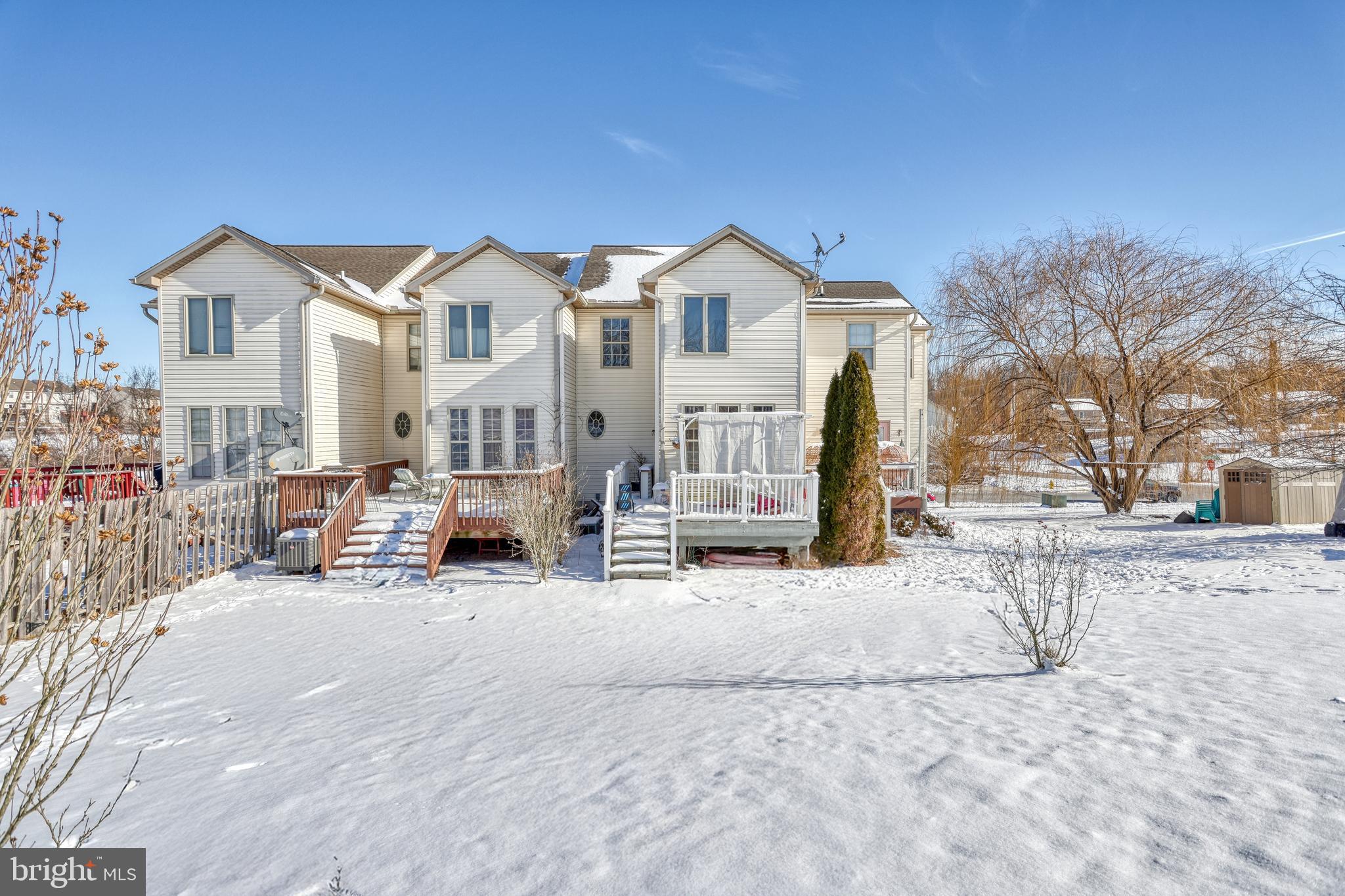 COLONIAL HILLS - Residential