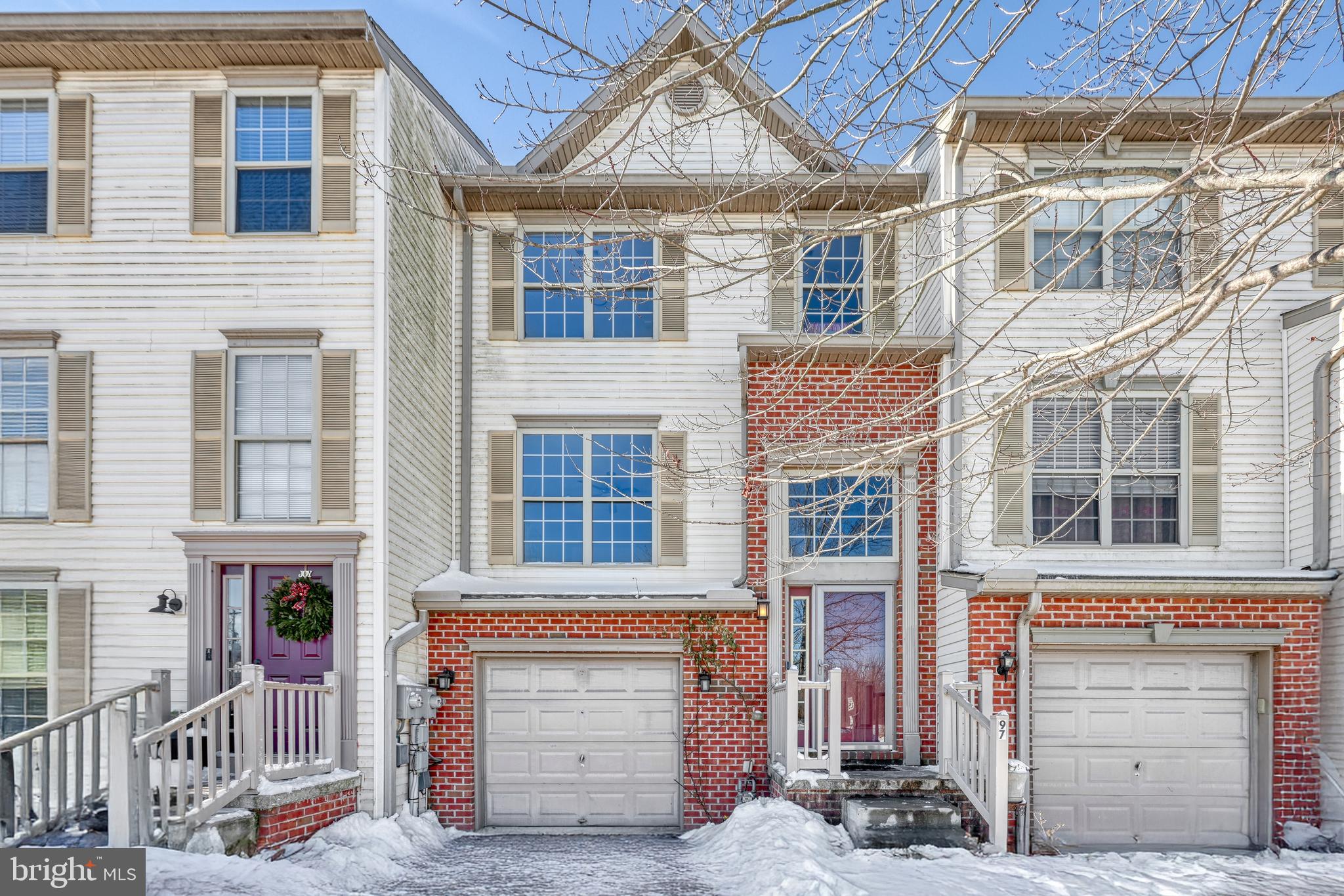 COLONIAL HILLS - Residential