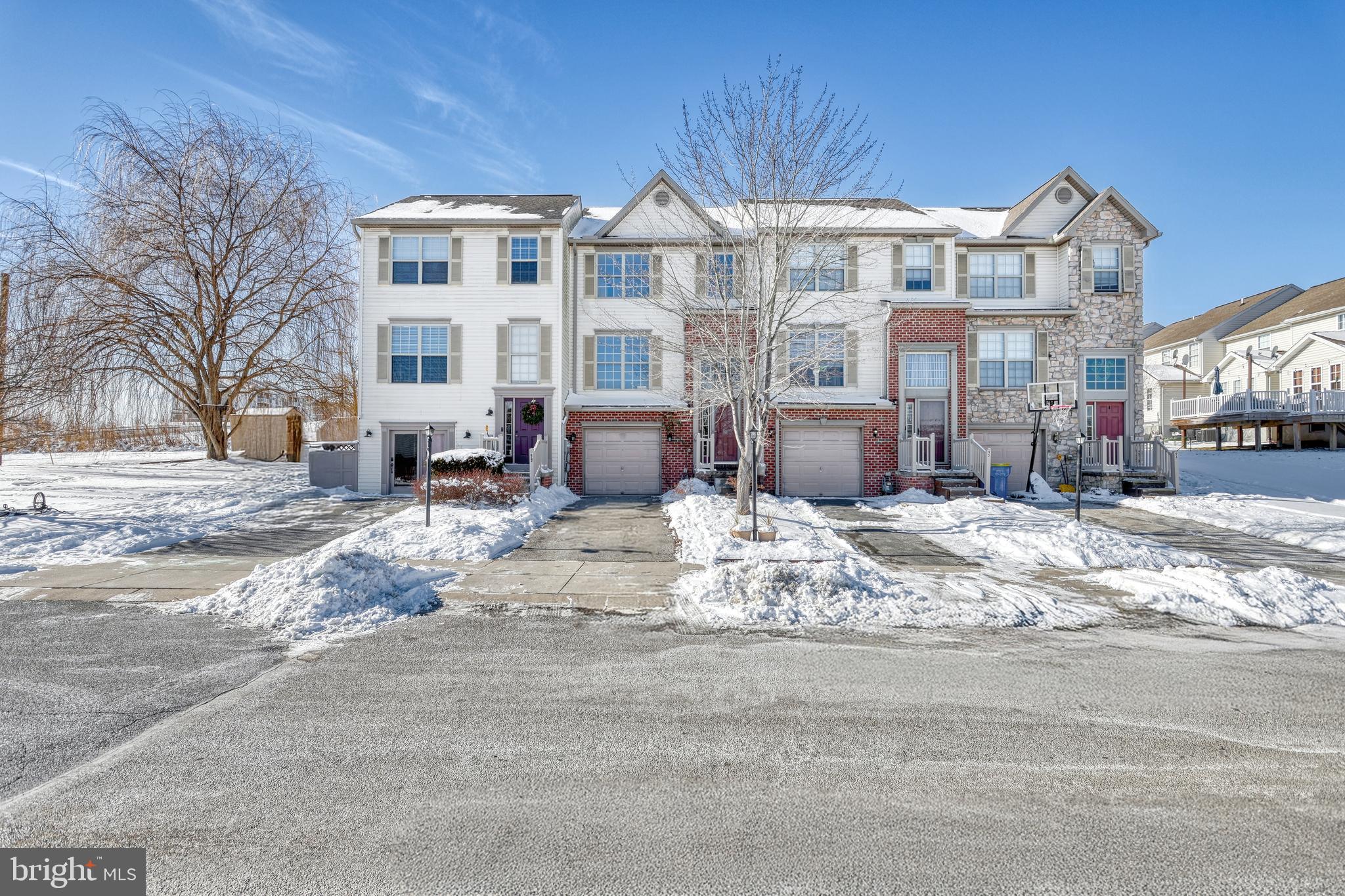 COLONIAL HILLS - Residential