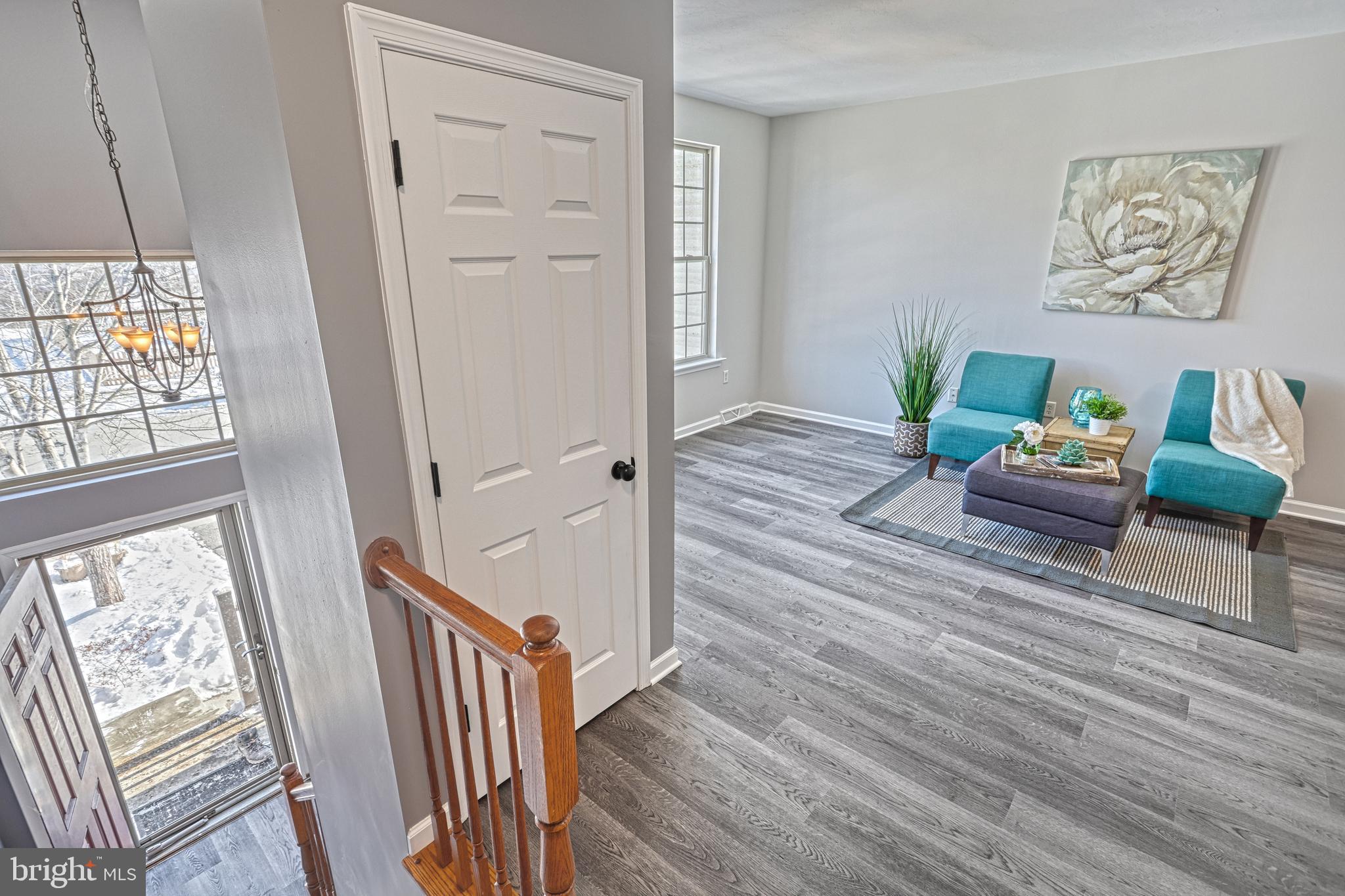 COLONIAL HILLS - Residential