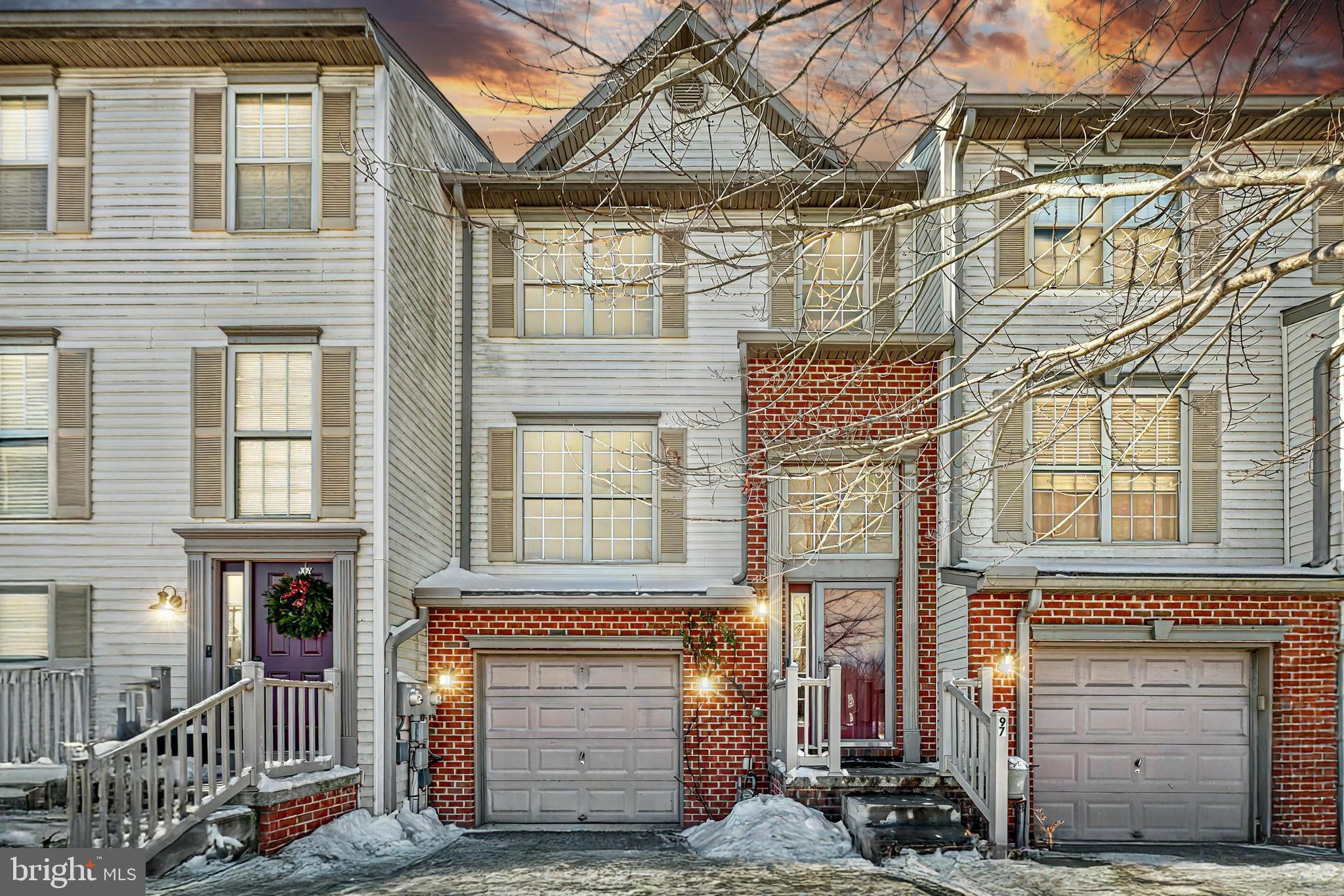 COLONIAL HILLS - Residential