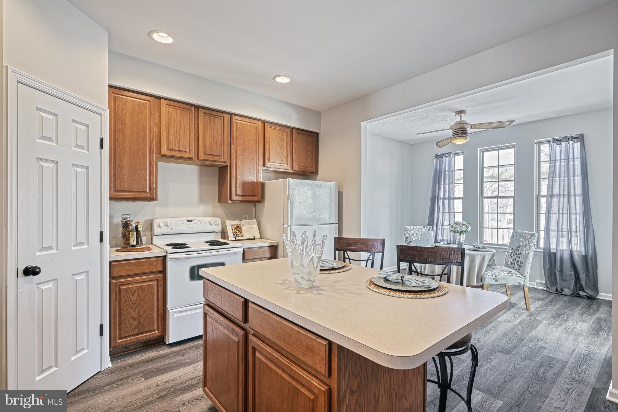 COLONIAL HILLS - Residential