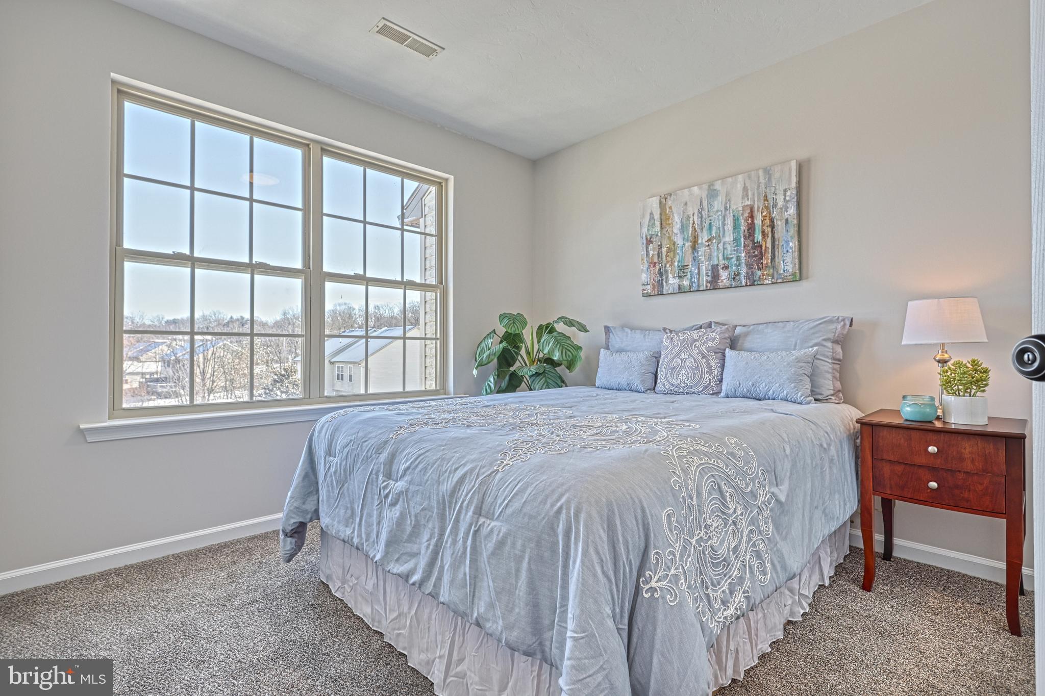 COLONIAL HILLS - Residential