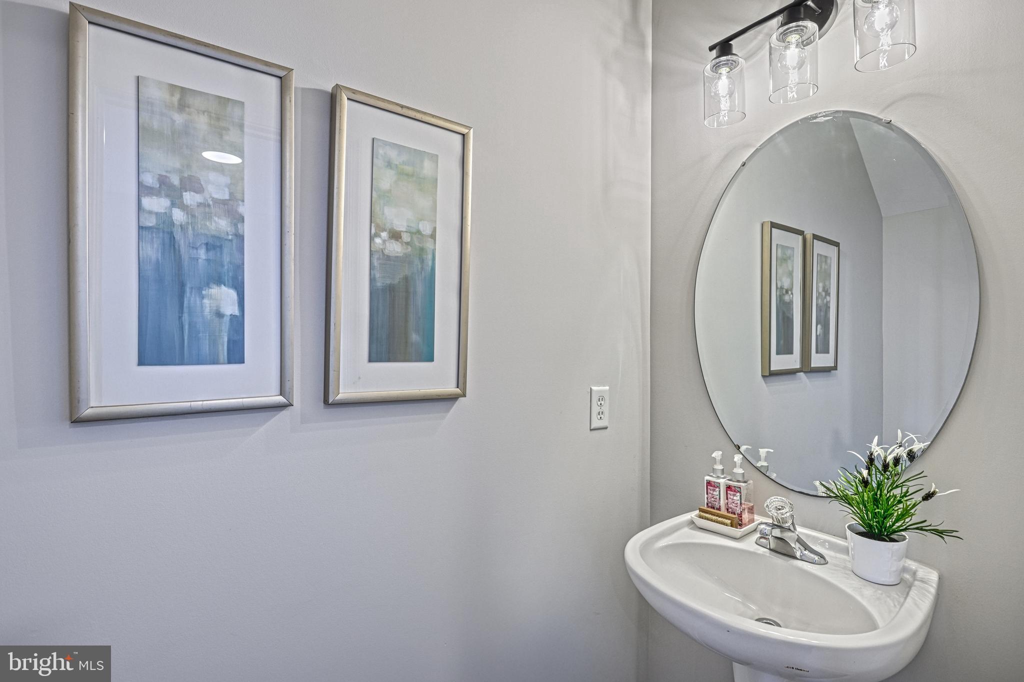 COLONIAL HILLS - Residential