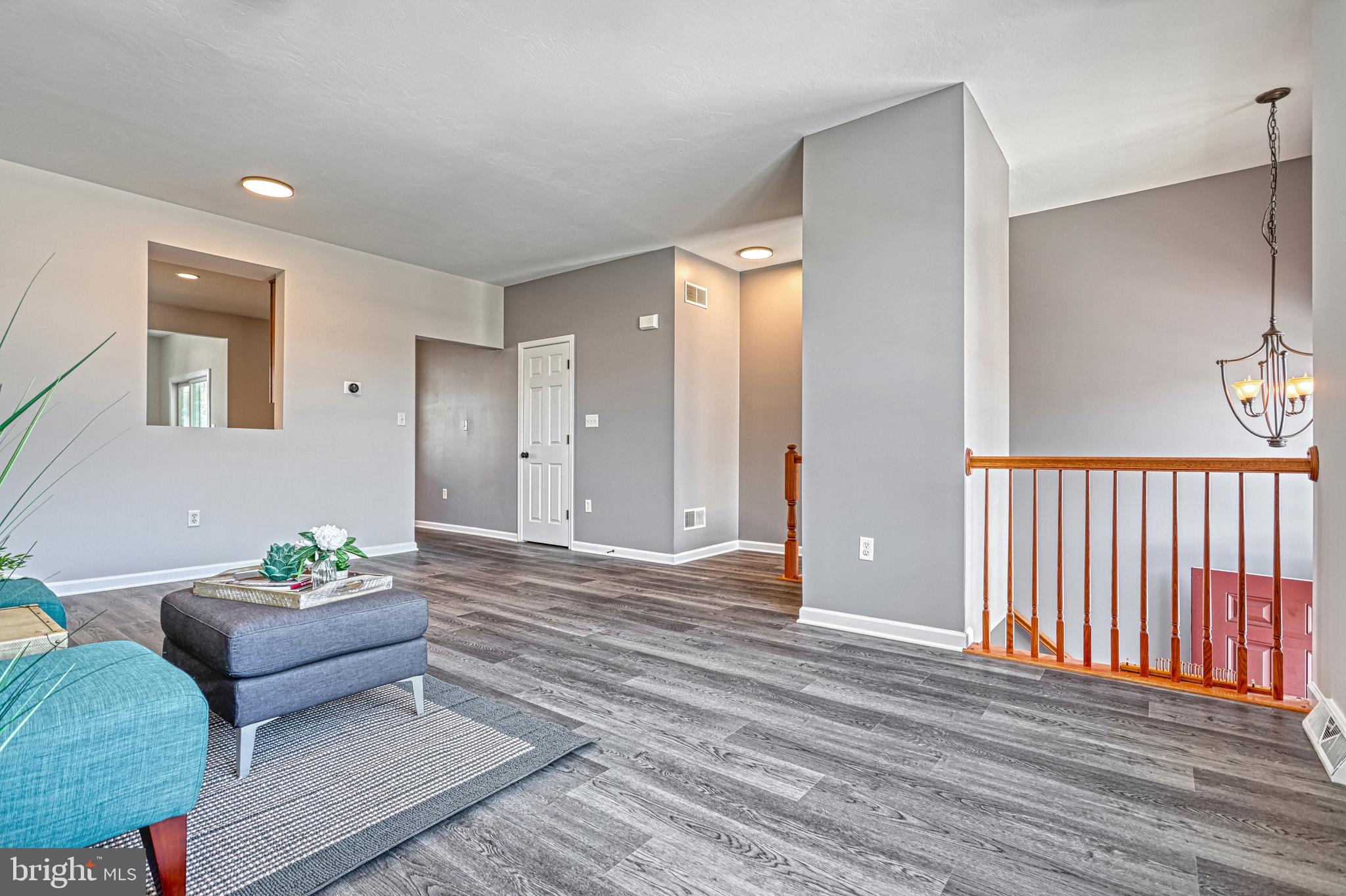 COLONIAL HILLS - Residential