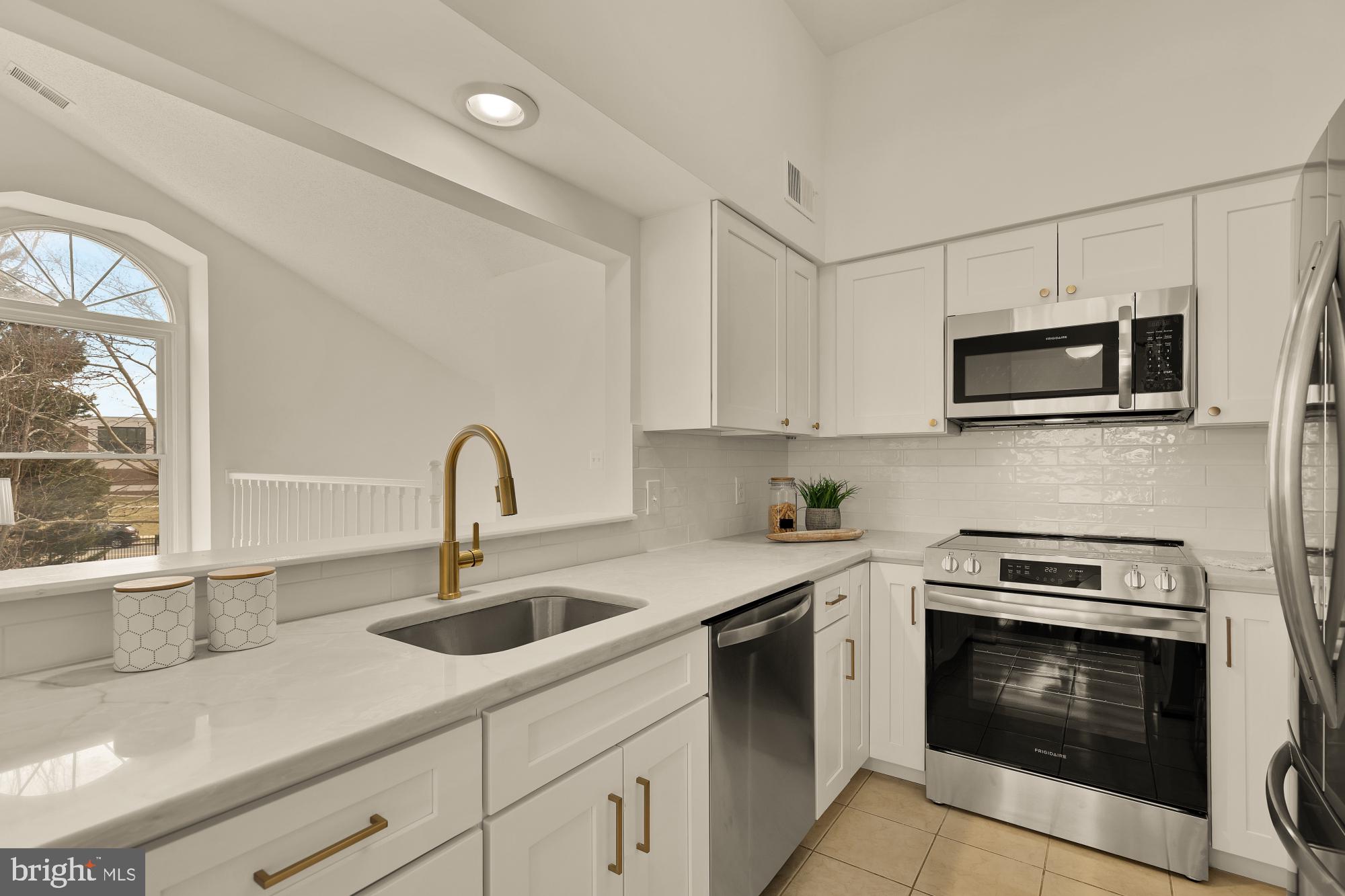 7602 LAKESIDE VILLAGE DRIVE N