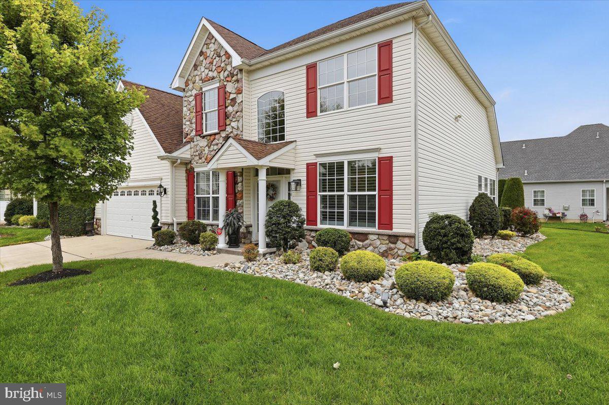 904 SWEET BRIAR CIRCLE