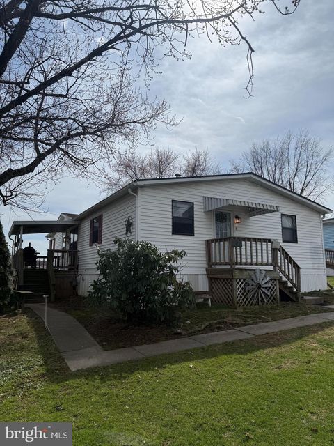 203 GREYFIELD DRIVE LANCASTER PA 17603