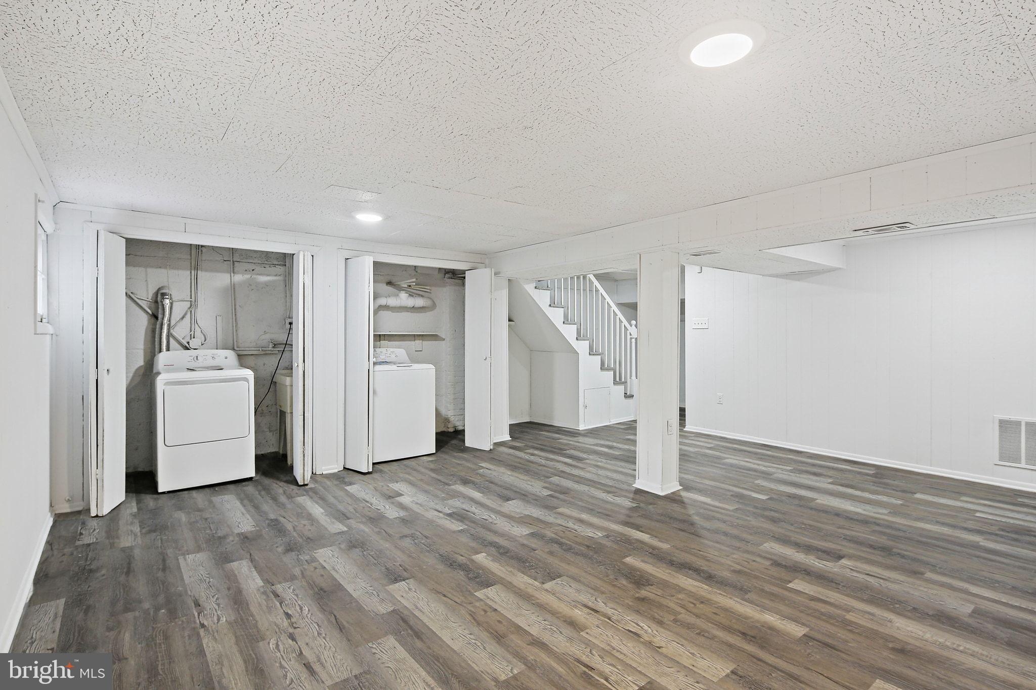 WHEATON  HILLS - Residential