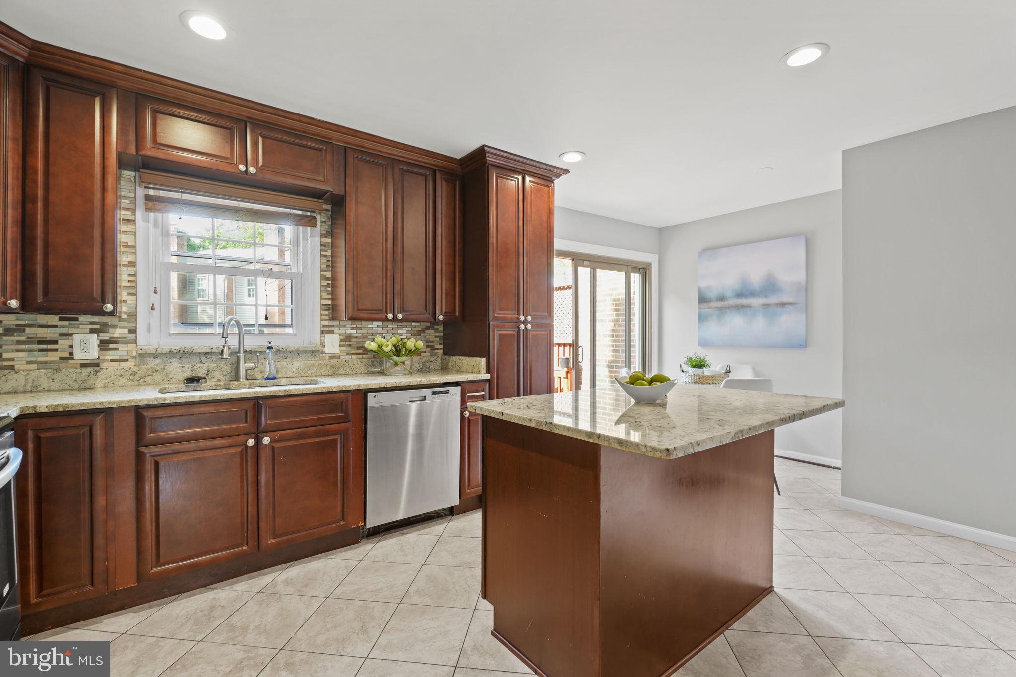 LAKE RIDGE - Residential