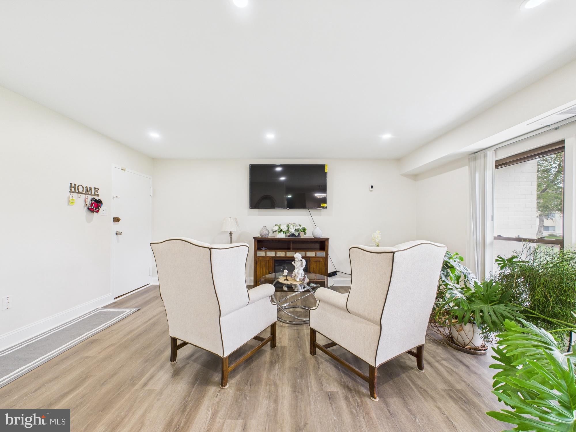 HUNTCREST CONDOMINIUM - Residential