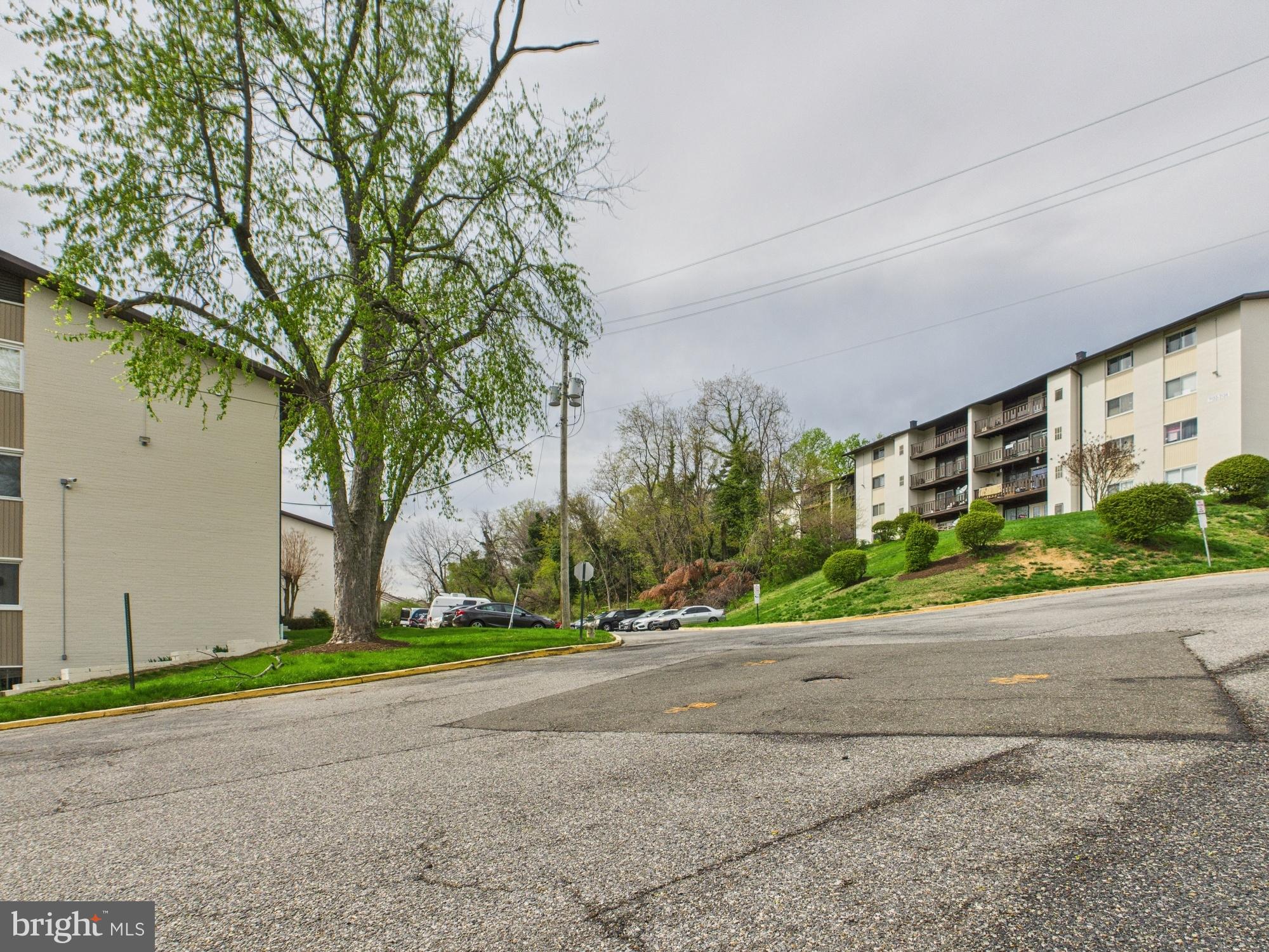 HUNTCREST CONDOMINIUM - Residential