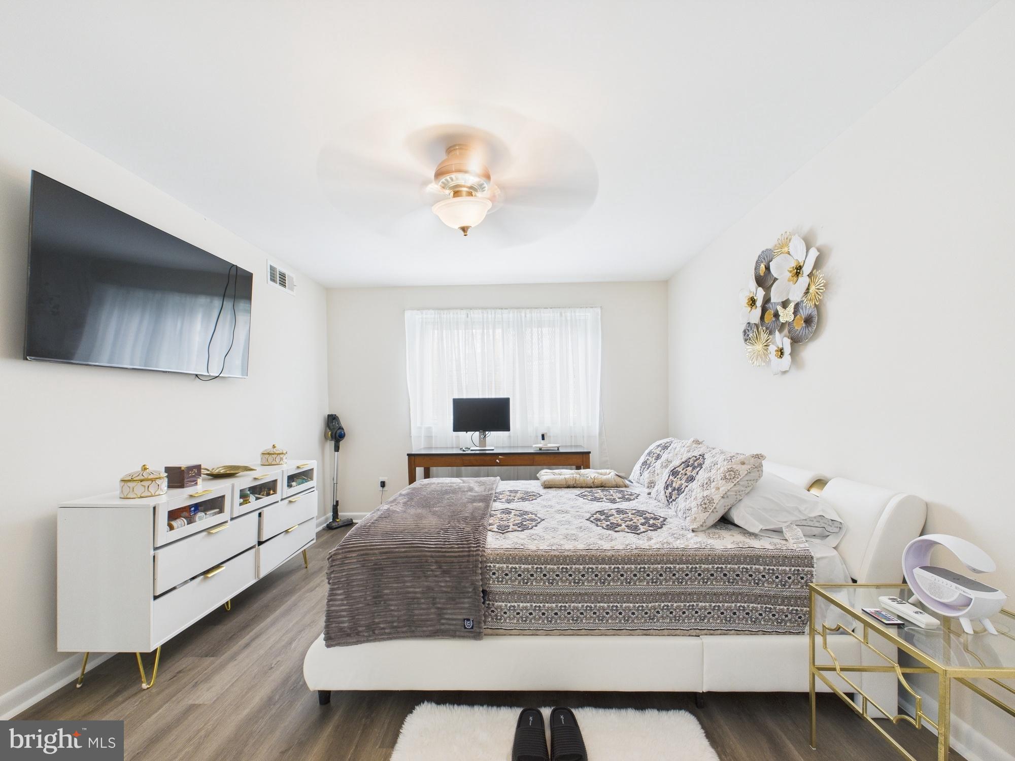 HUNTCREST CONDOMINIUM - Residential