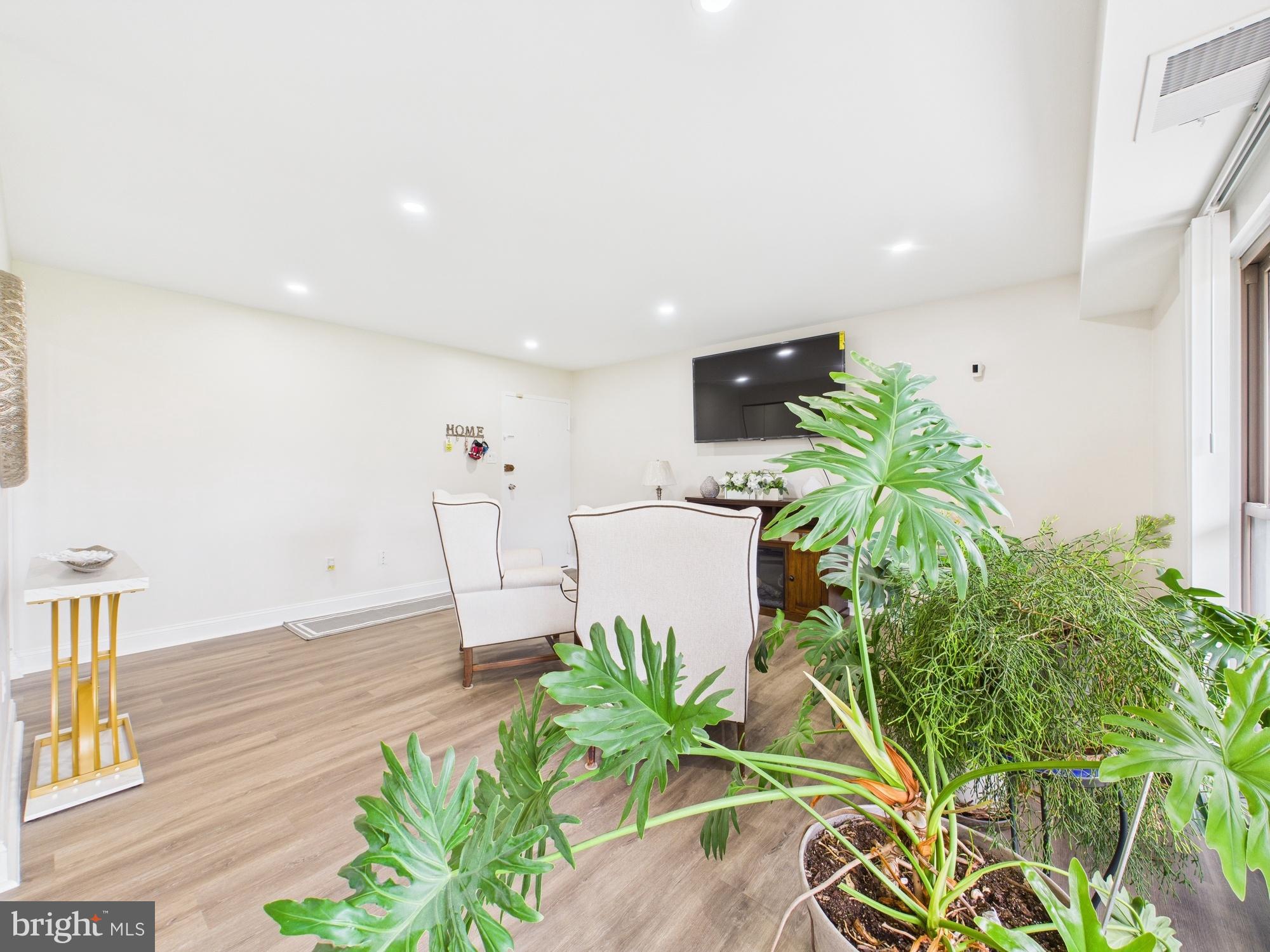 HUNTCREST CONDOMINIUM - Residential