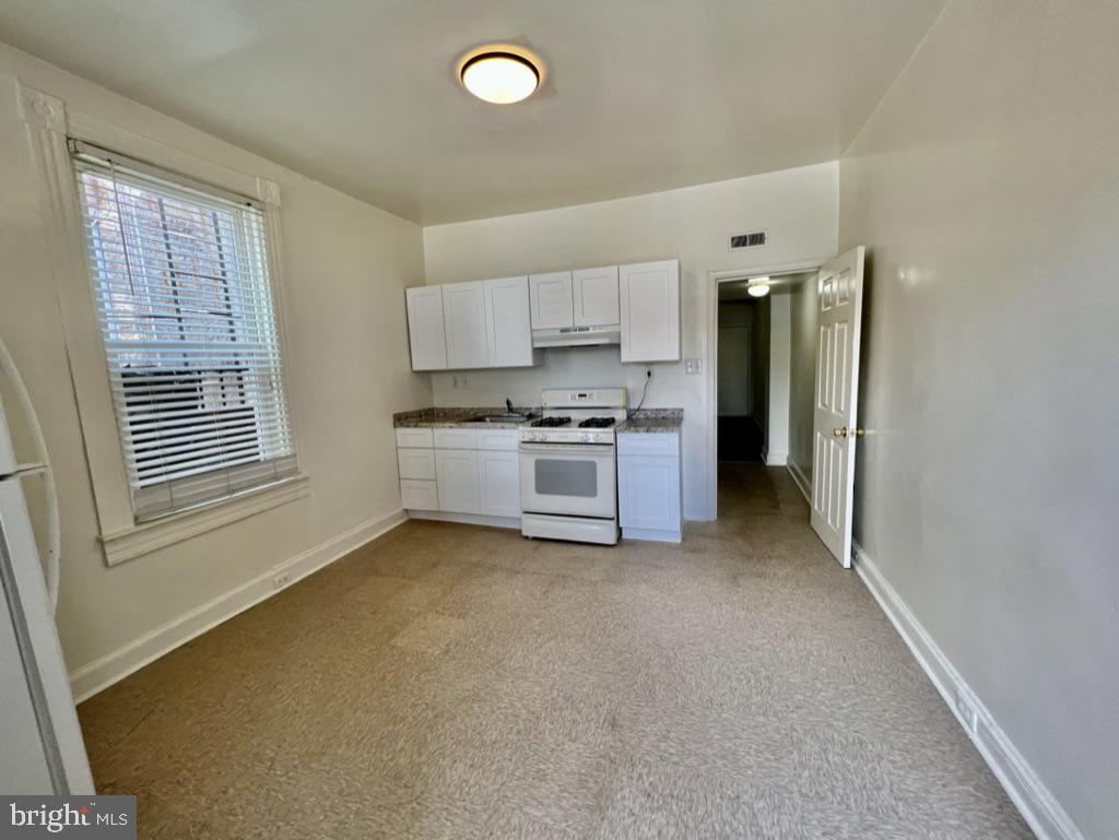 CHARLES VILLAGE - Residential Lease