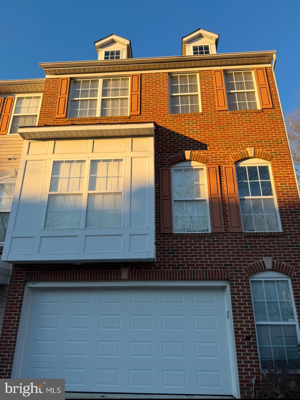 Welcome to your new home, Newly remodel Townhouse located in the heart of the great Perrywood community with all new appliances, Brand New A/C, Heating system, new carpet, new bathrooms ,new paint all over the entire house. Come see for yourself and send in your offer as this won't stay long in market.