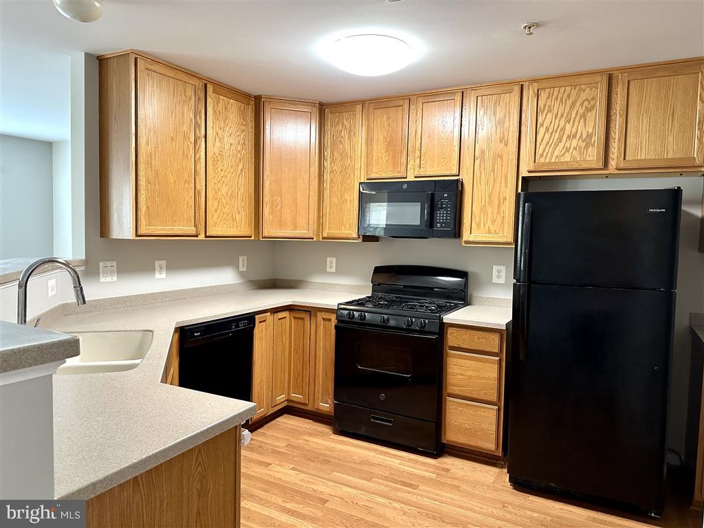 CHATSWORTH VILLAGE - Residential Lease