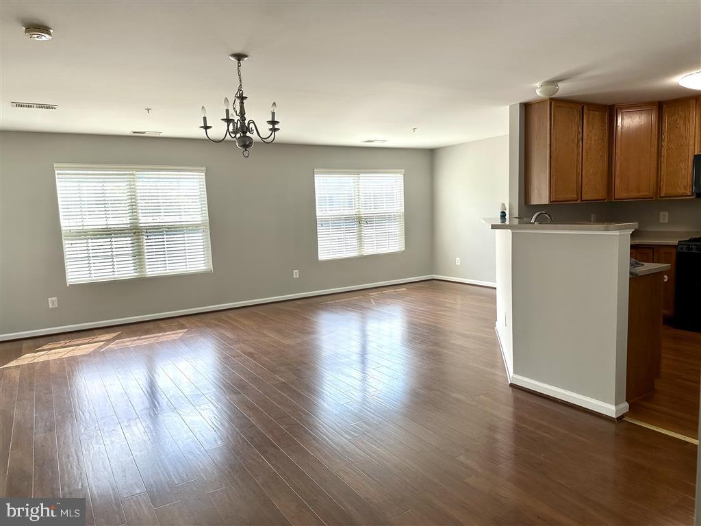 CHATSWORTH VILLAGE - Residential Lease