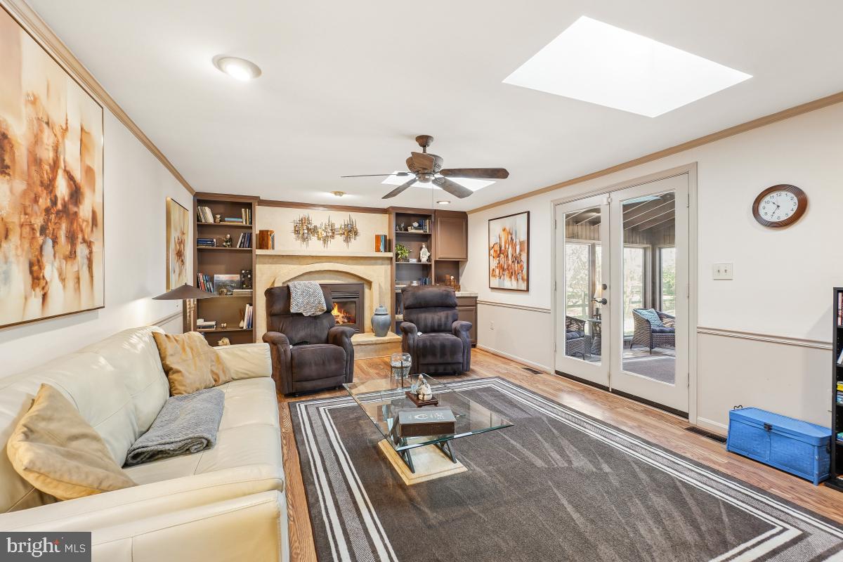 DERWOOD STATION - Residential