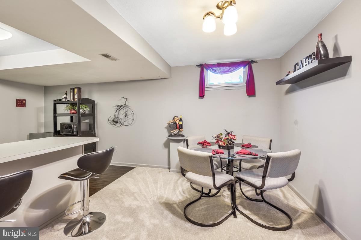 DERWOOD STATION - Residential