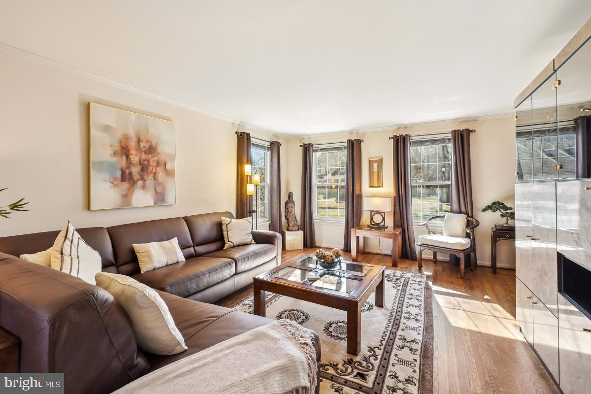 DERWOOD STATION - Residential