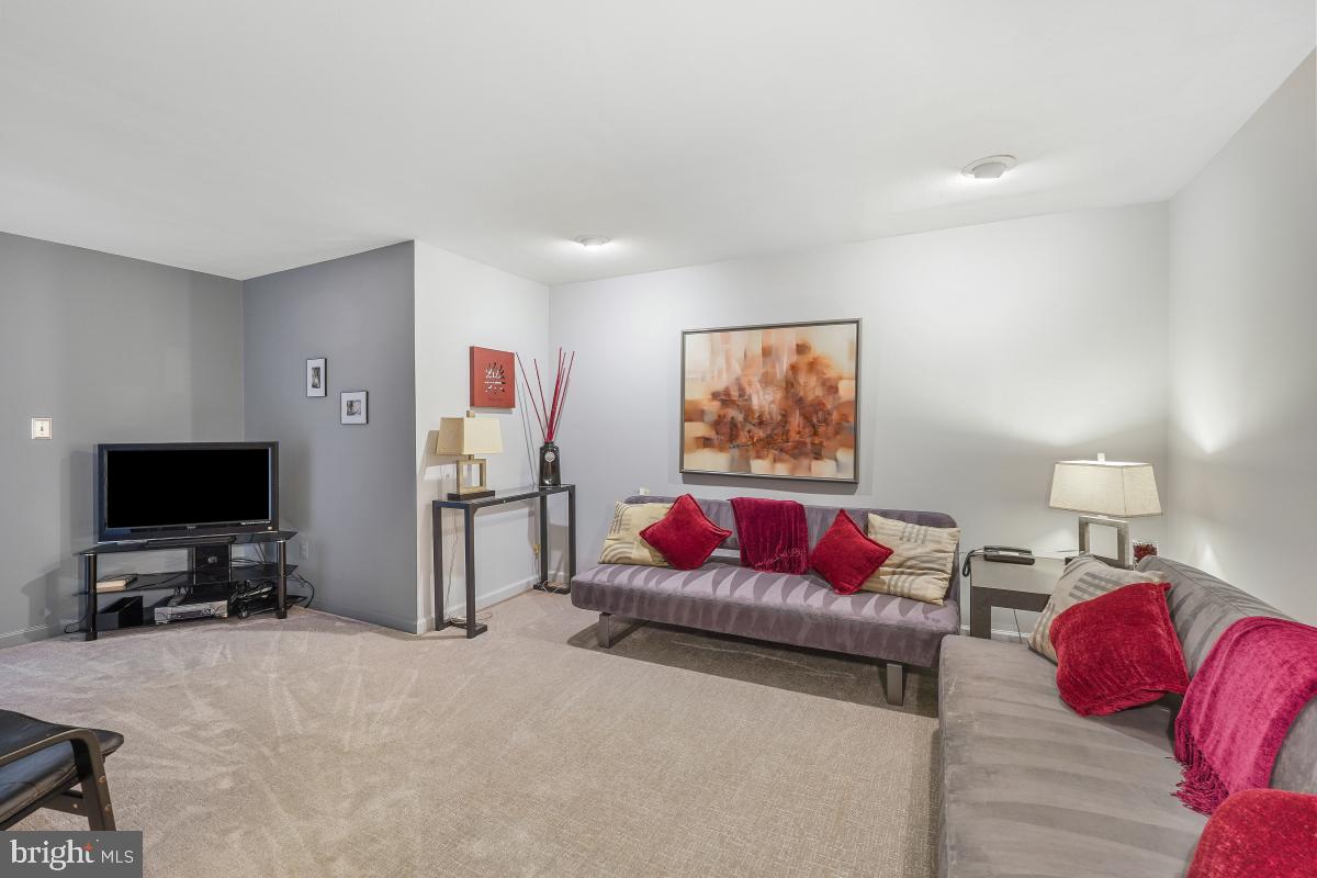 DERWOOD STATION - Residential