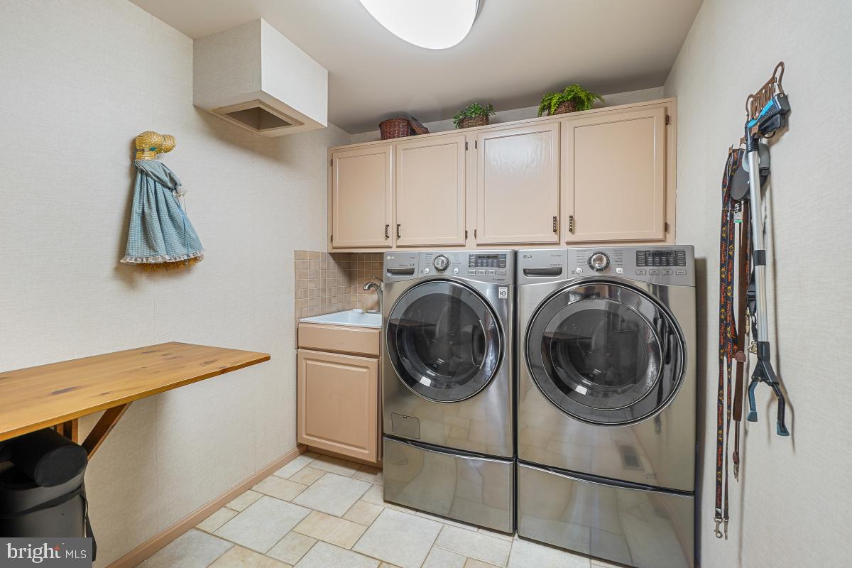 DERWOOD STATION - Residential