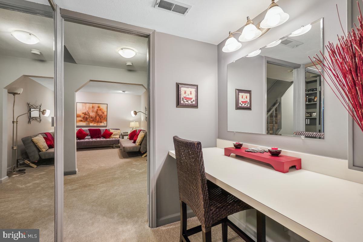 DERWOOD STATION - Residential