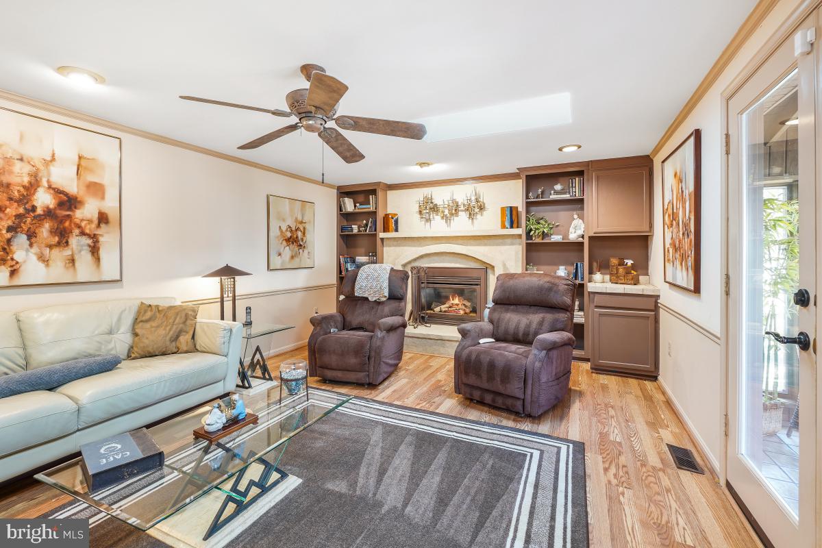 DERWOOD STATION - Residential