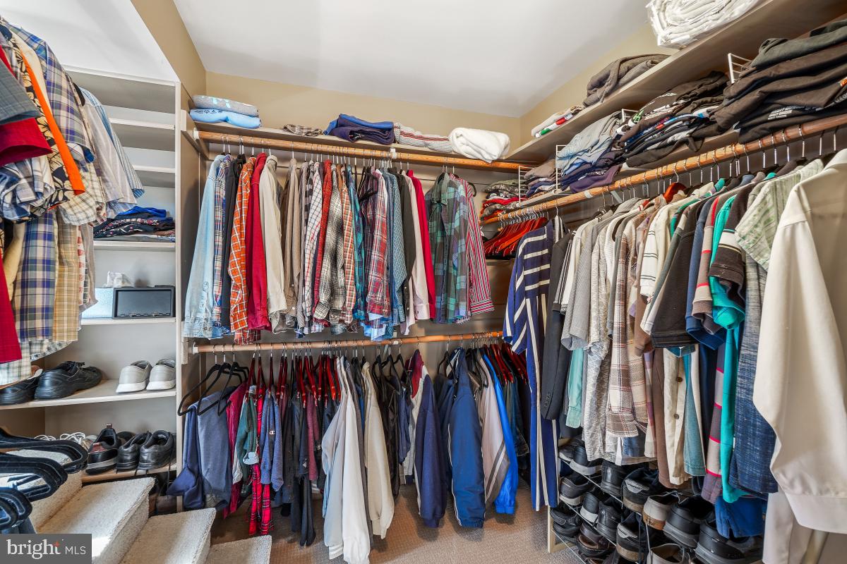 DERWOOD STATION - Residential