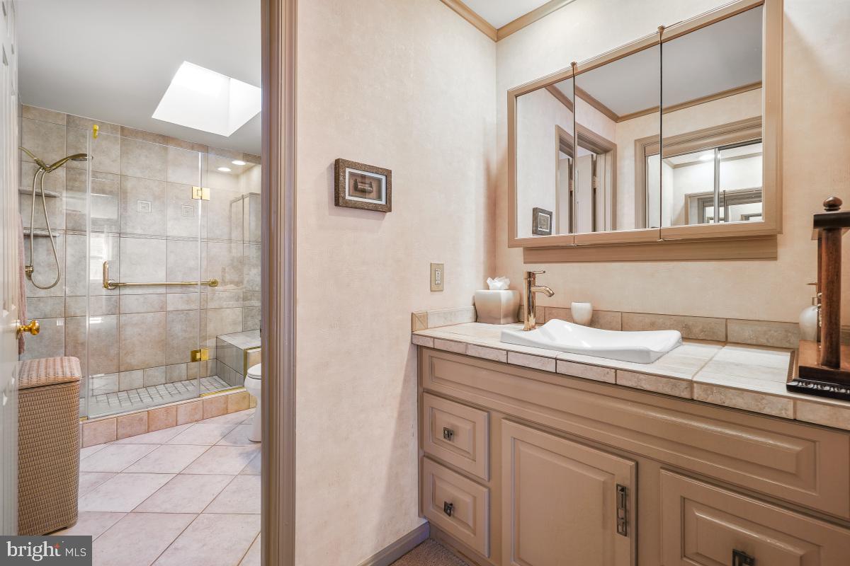 DERWOOD STATION - Residential