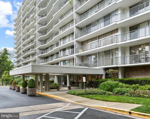Photo of 3333 UNIVERSITY BLVD W #709, KENSINGTON, MD 20895 (MLS # MDMC2105092)