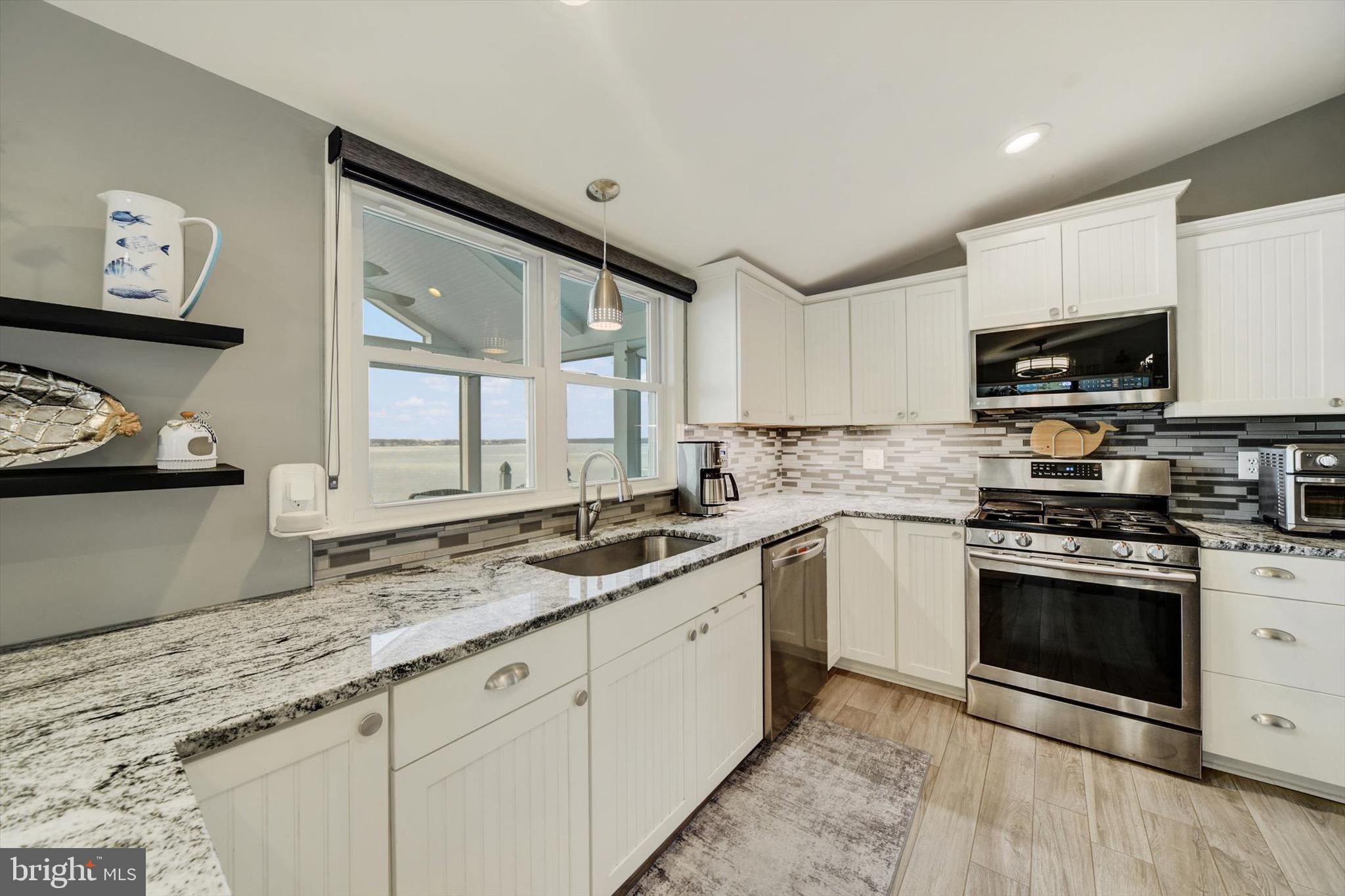 HOLLY FARM BEACH - Residential