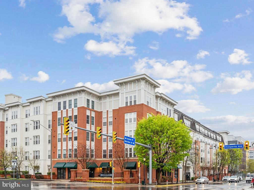 HALSTEAD AT THE METRO - Residential