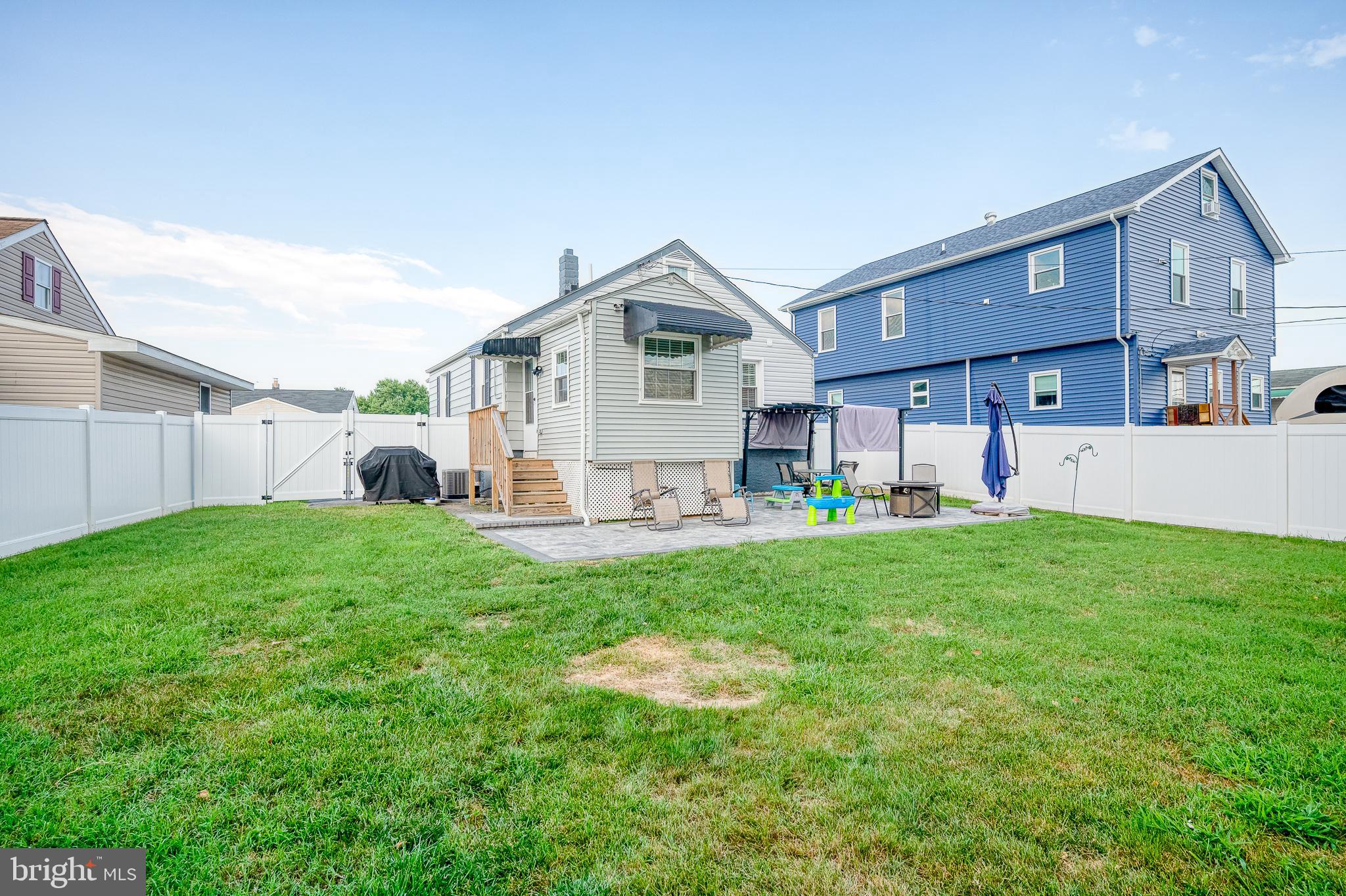 GRAY MANOR - Residential