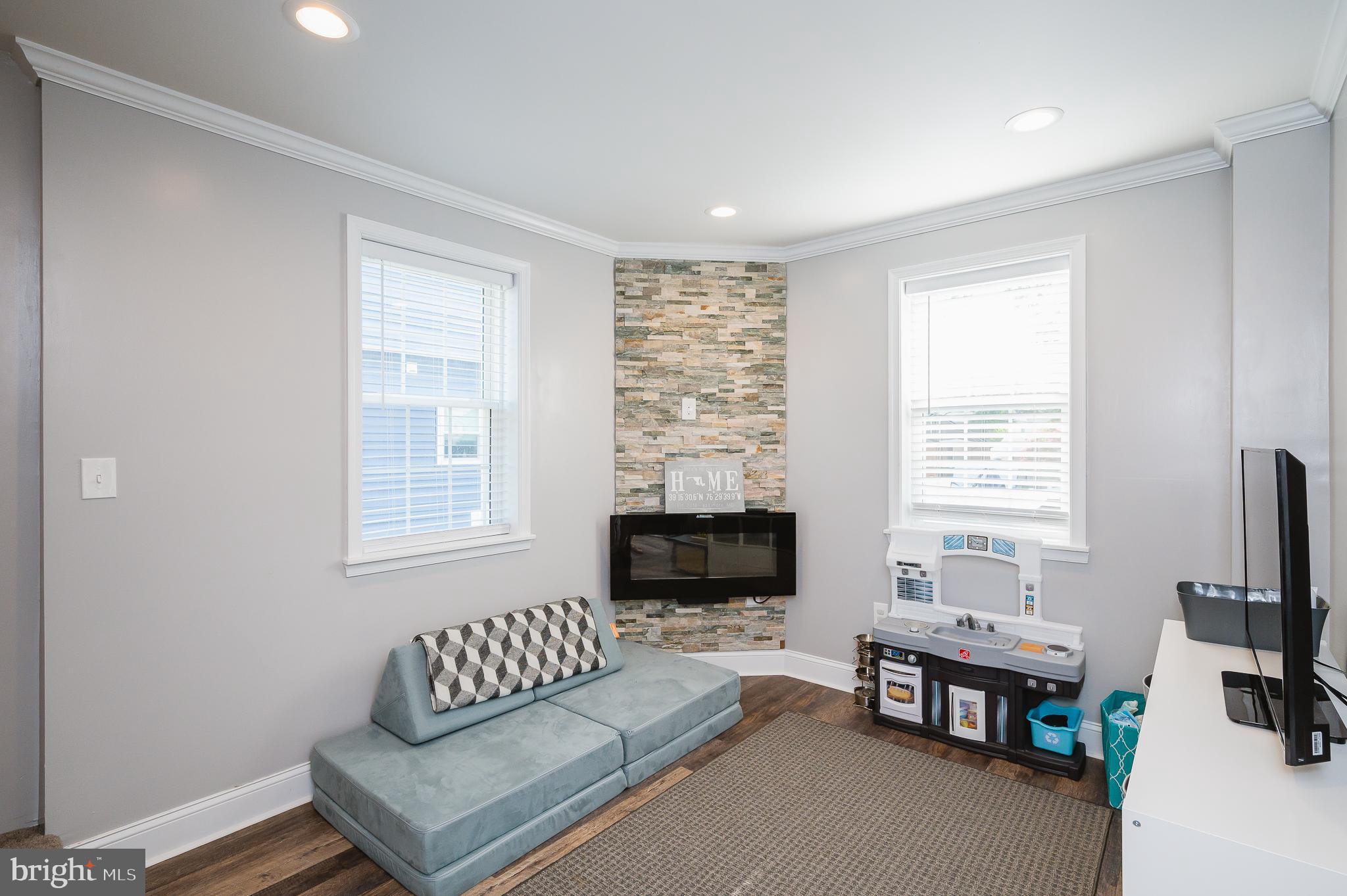 GRAY MANOR - Residential